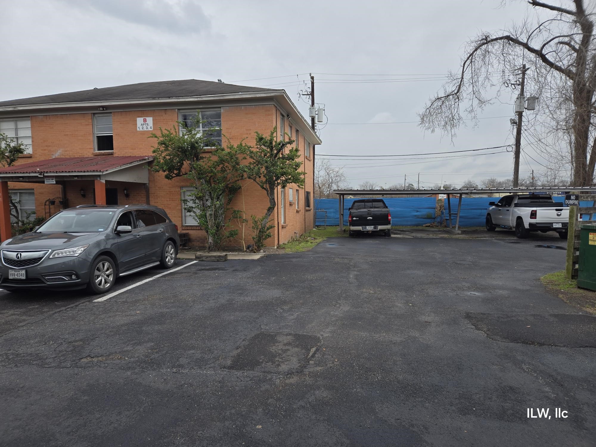 Listing photo 3