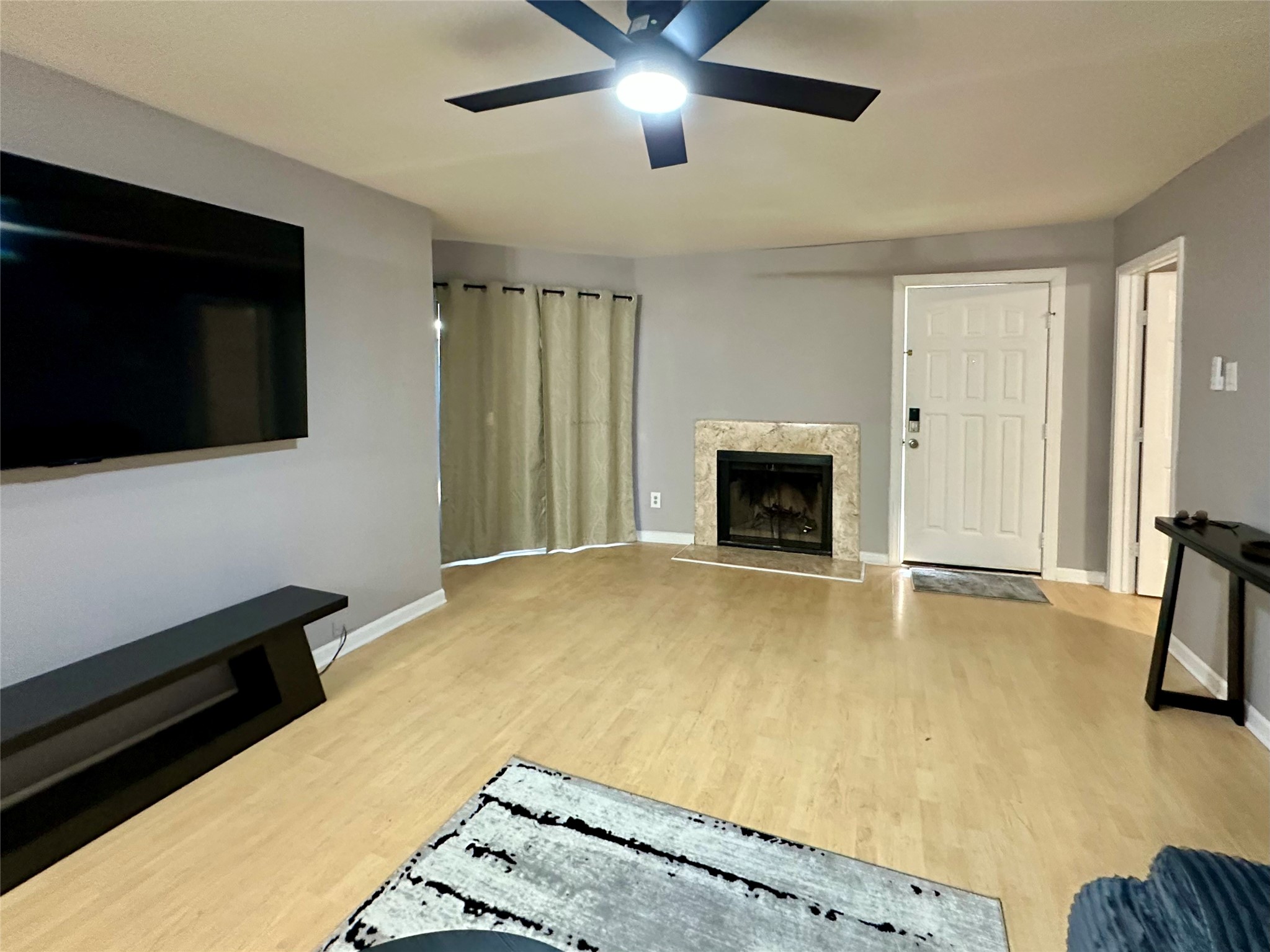 Listing photo 3