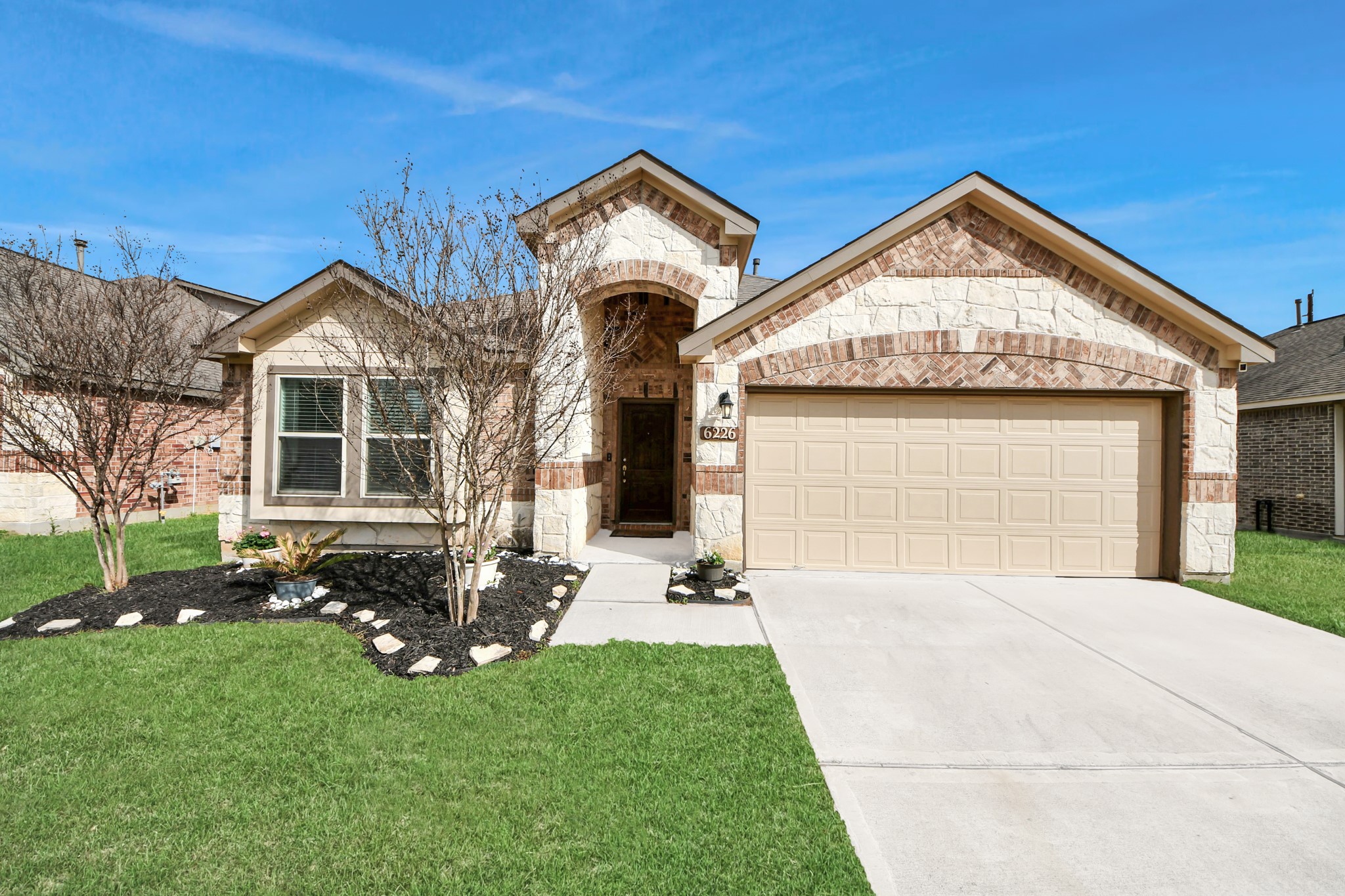 Listing photo 1