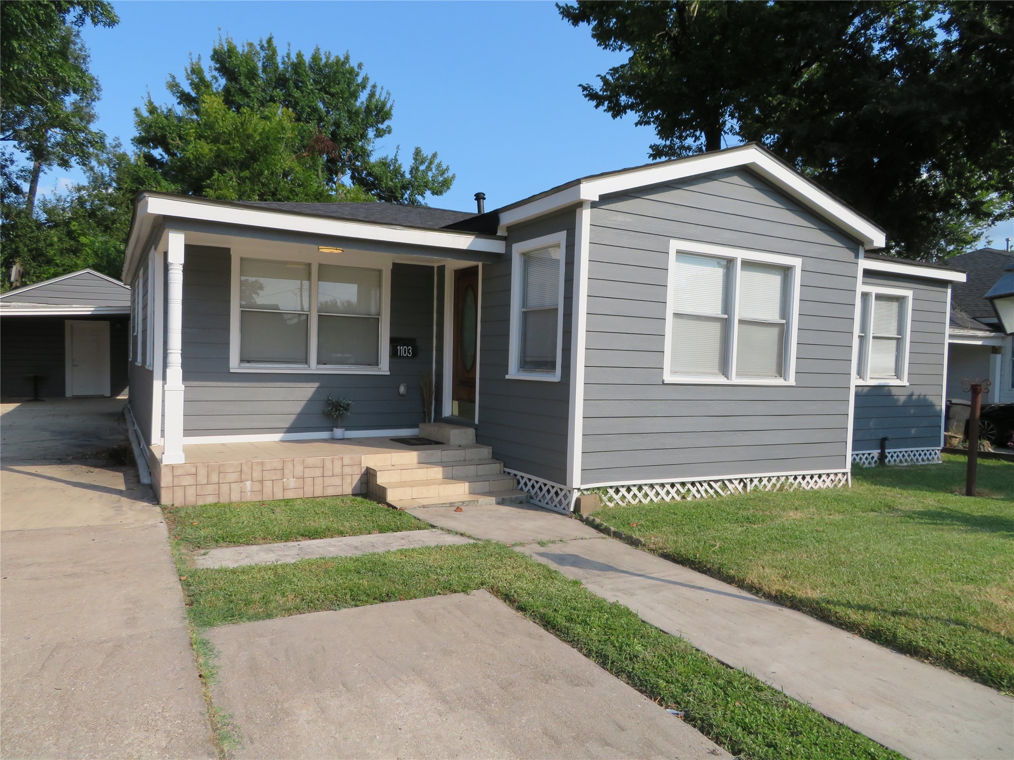 Listing photo 1
