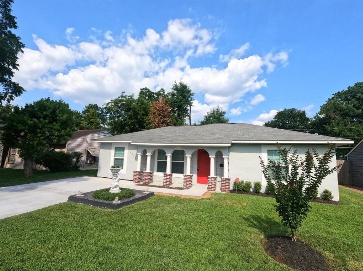 Listing photo 1