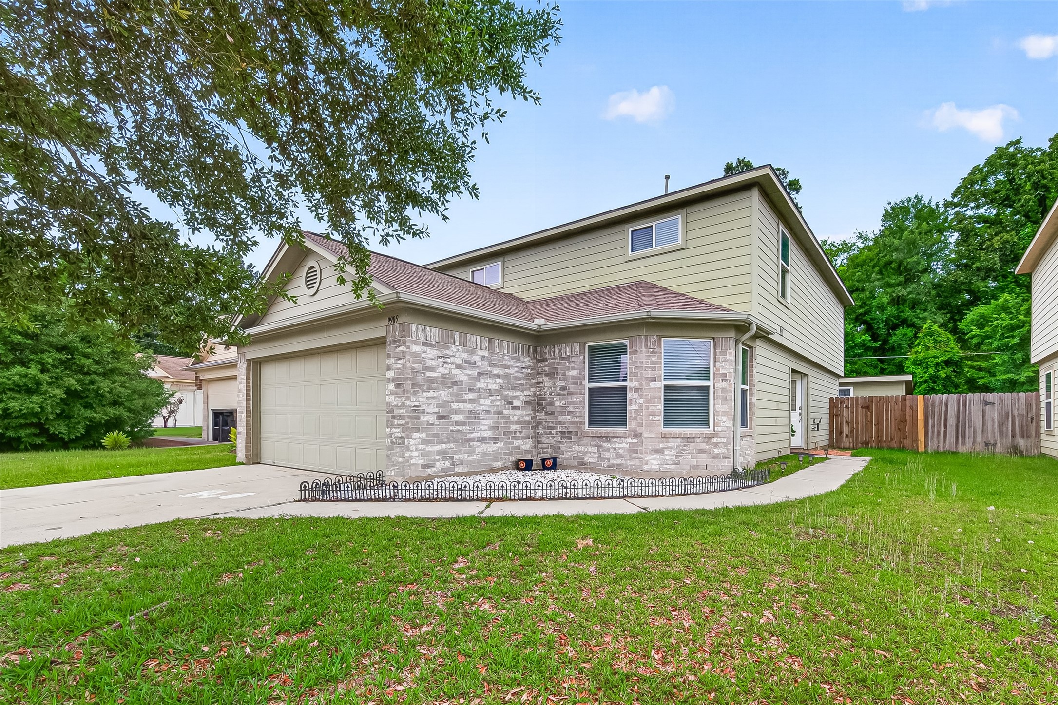 Listing photo 1