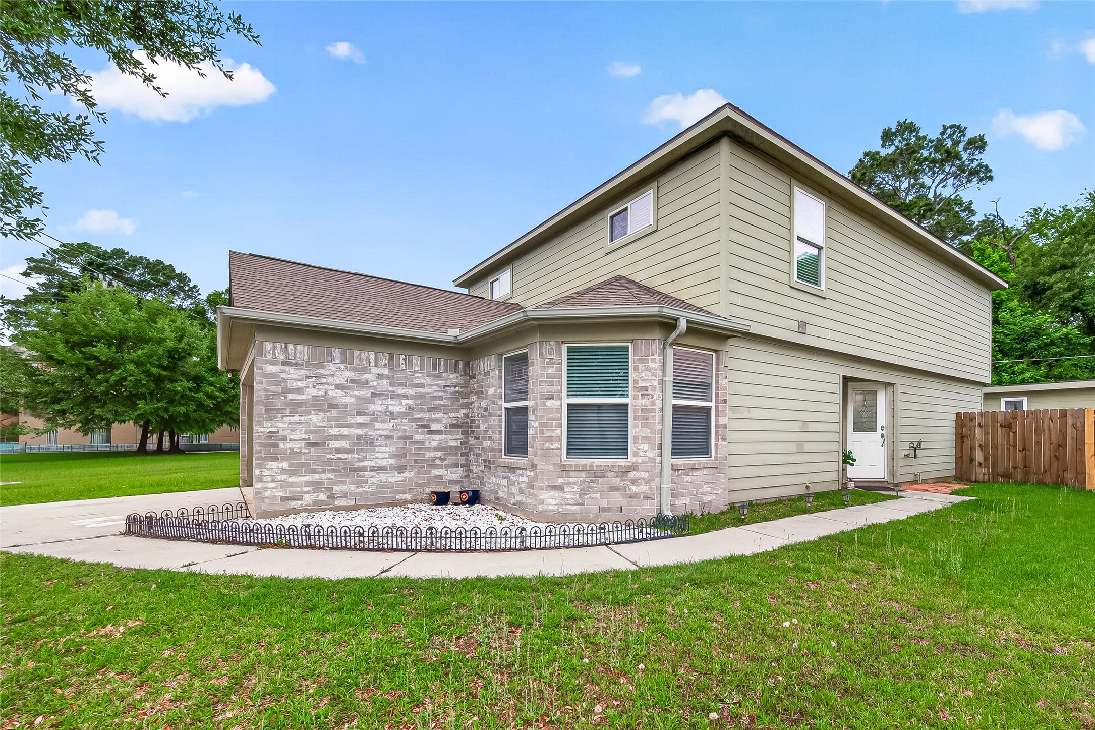 Listing photo 1