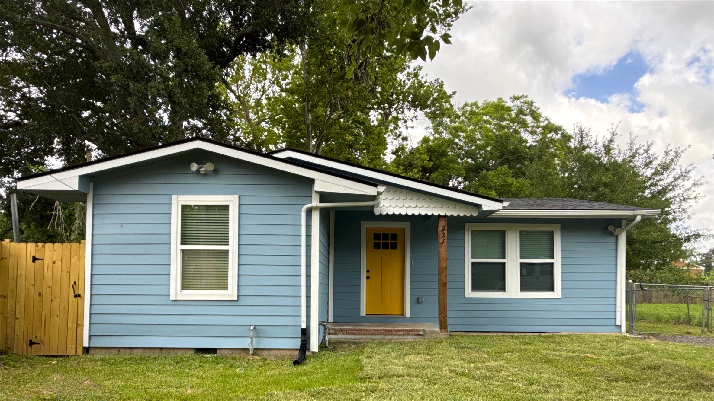 Listing photo 1