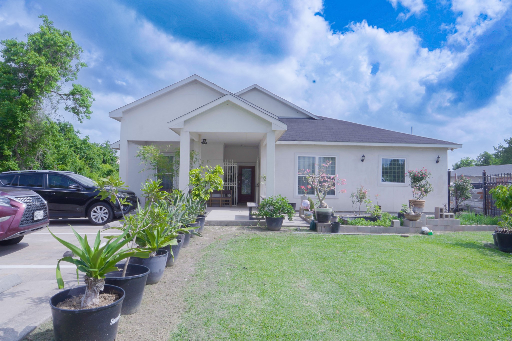 Listing photo 1