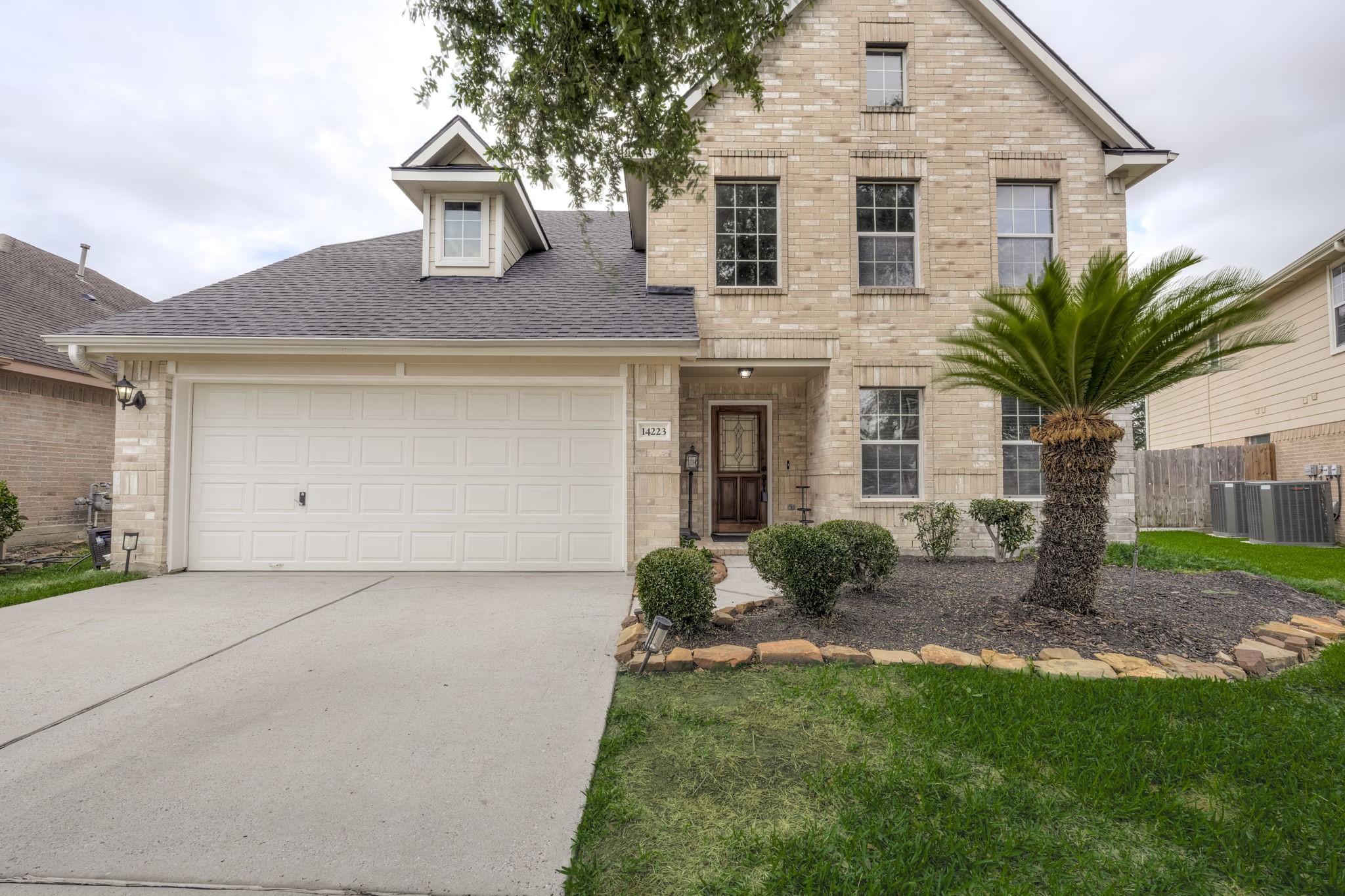 Listing photo 2