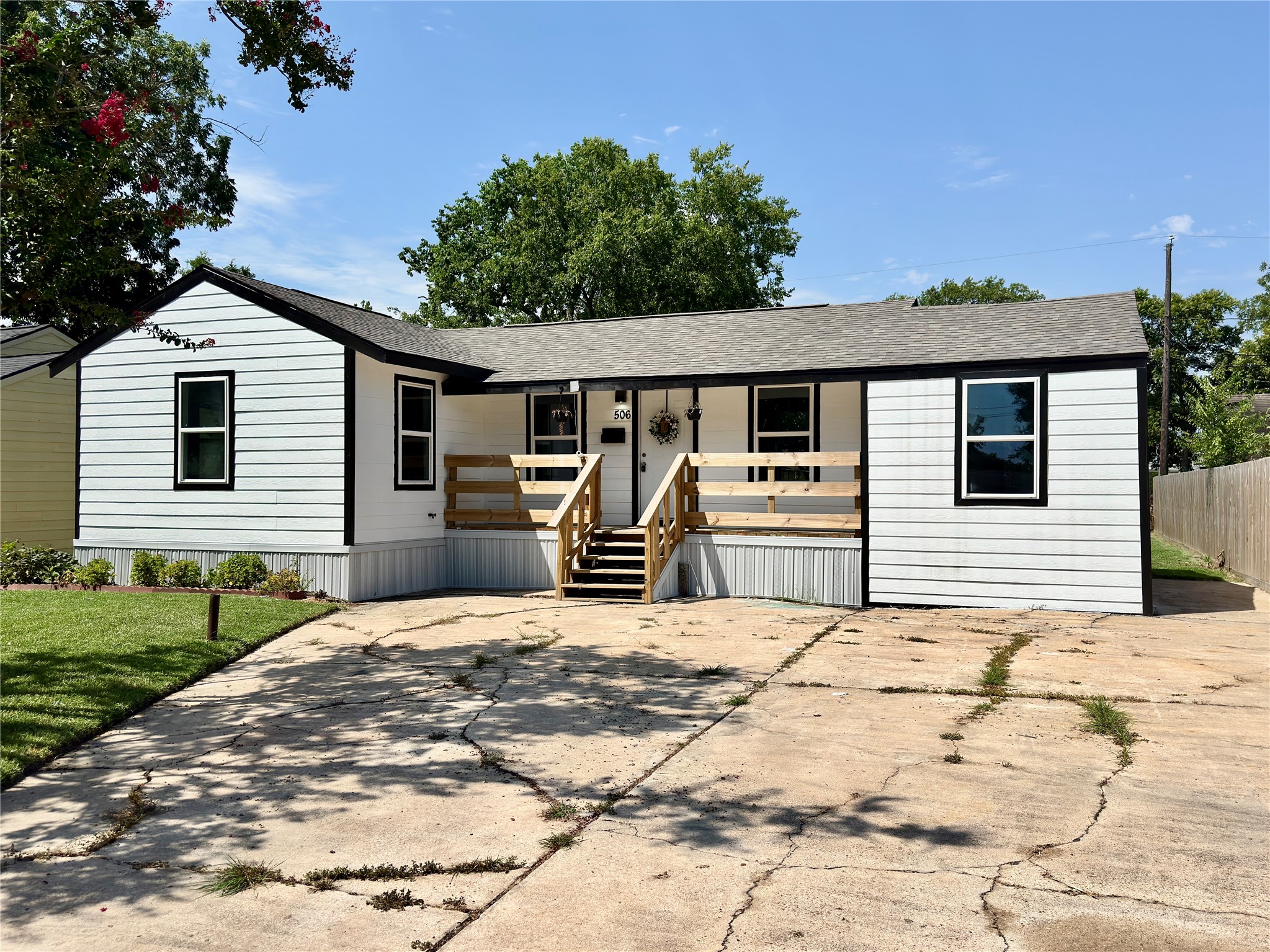 Listing photo 1