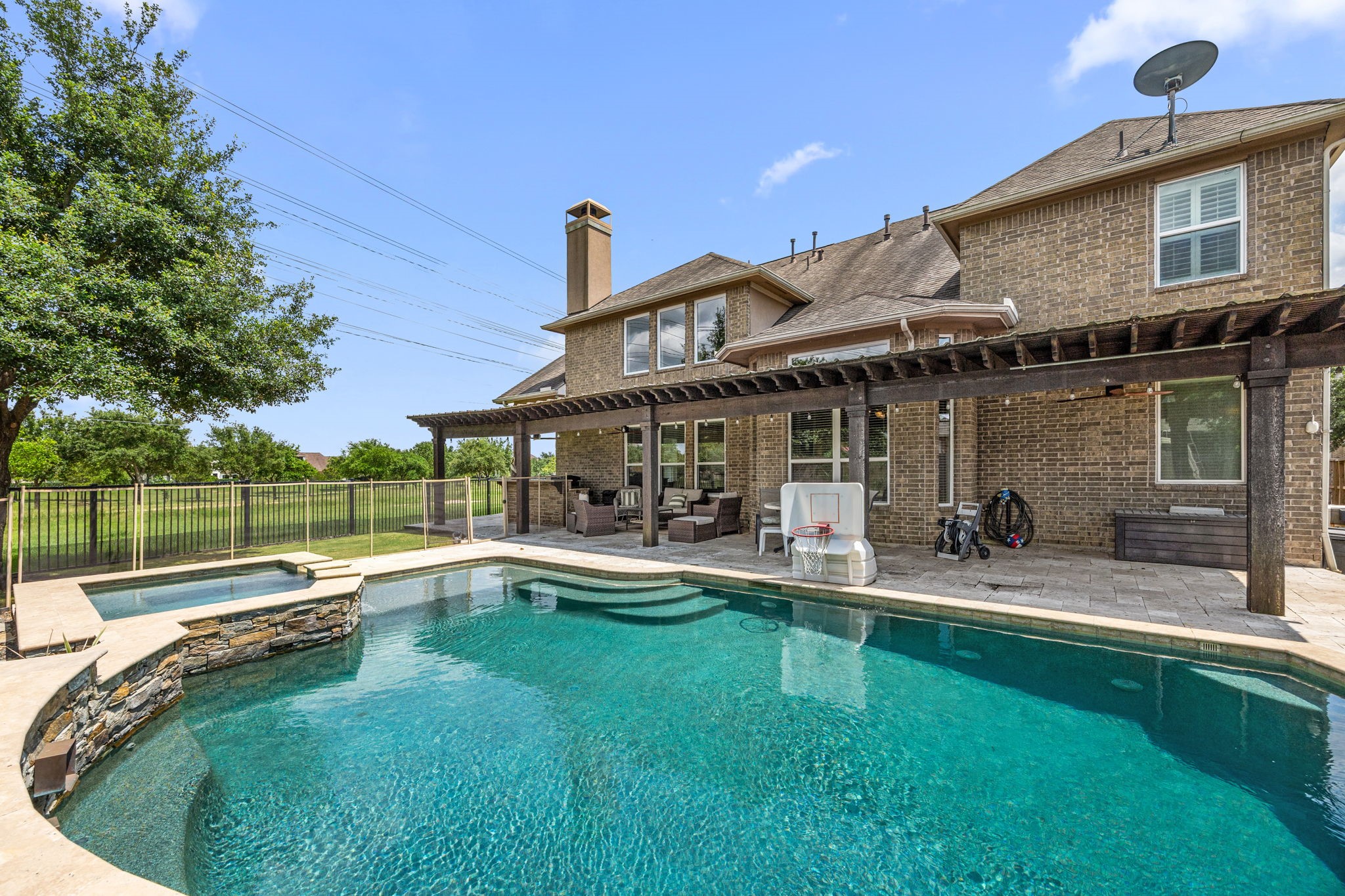 Listing photo 4