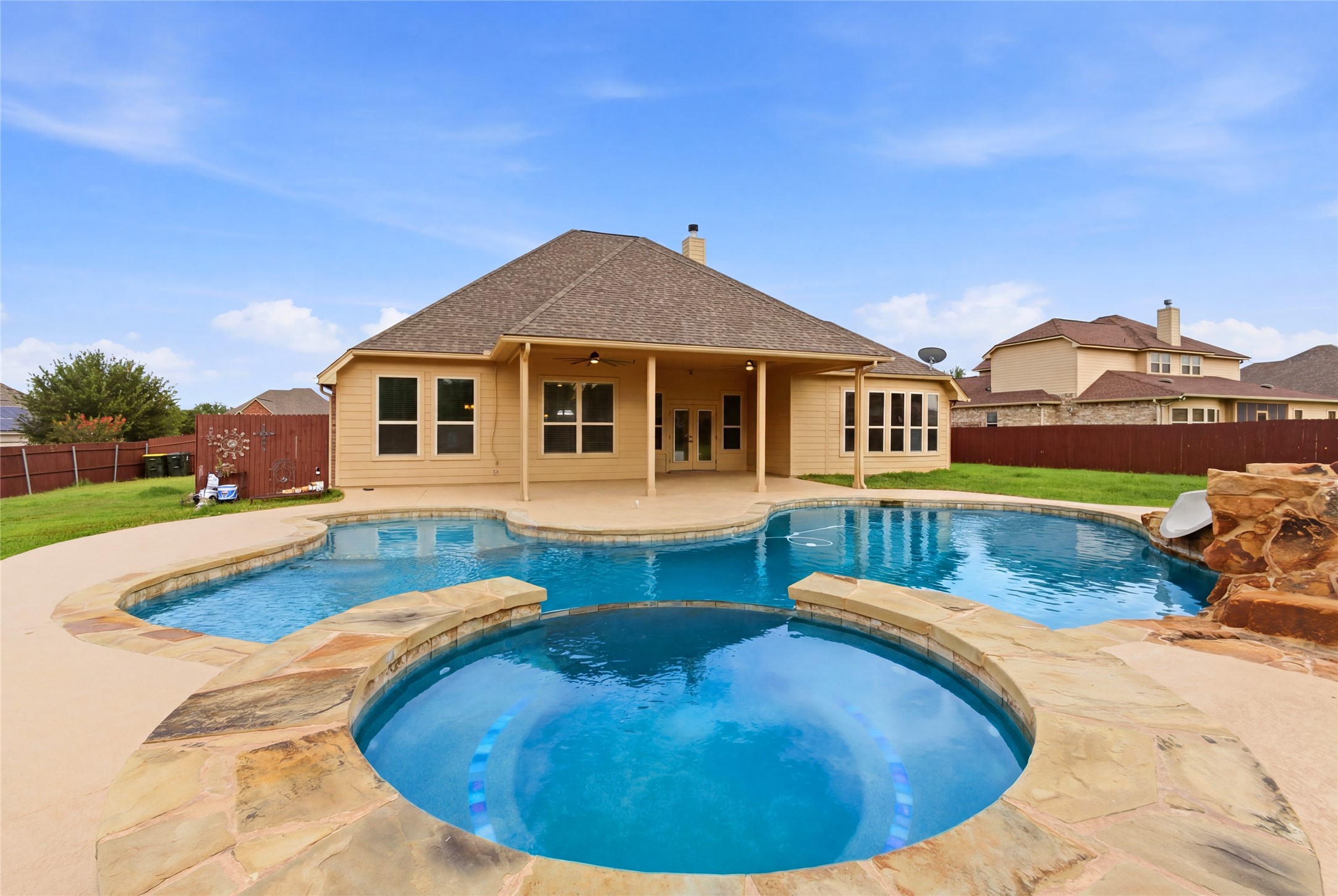 Listing photo 3