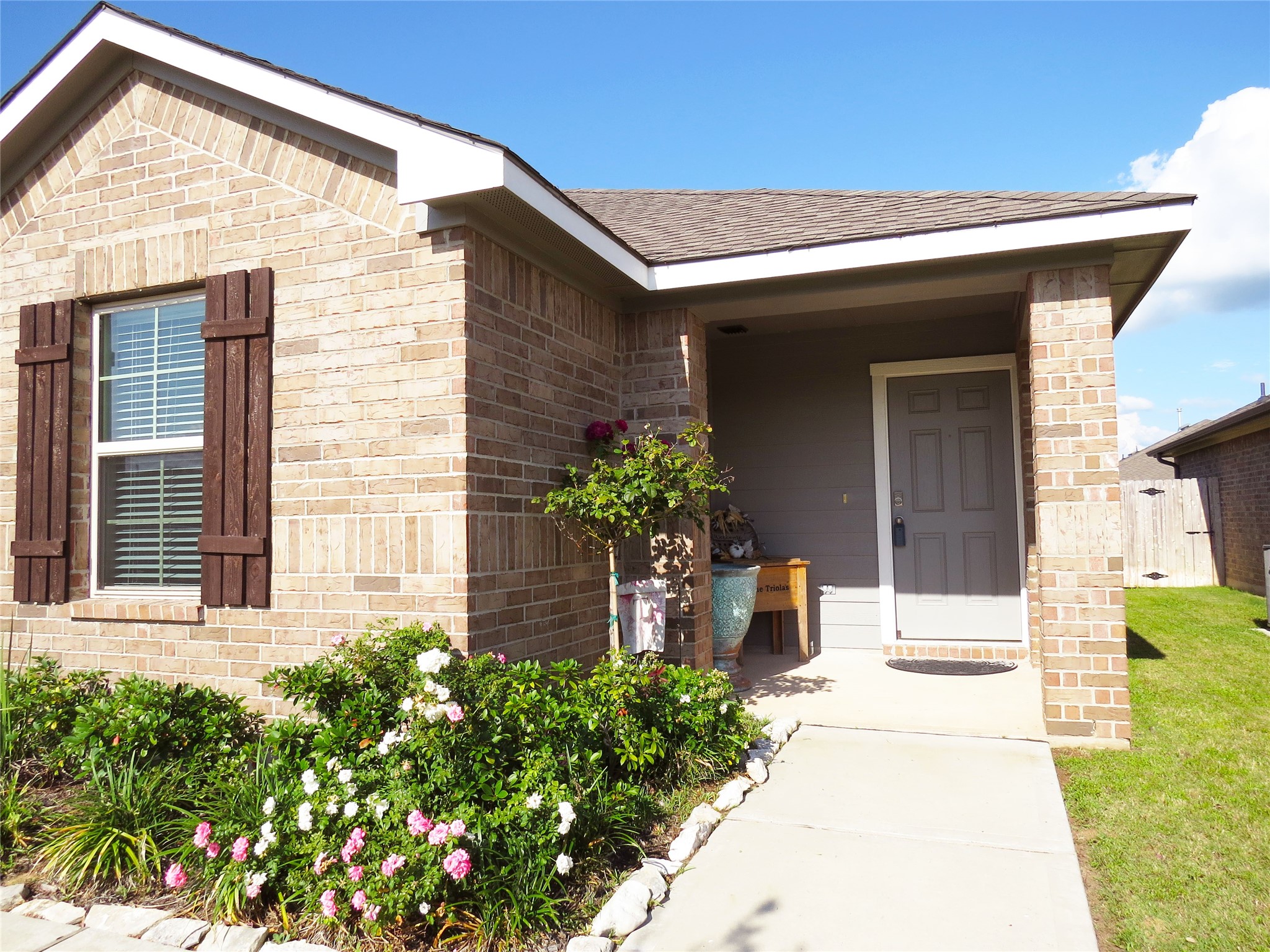 Listing photo 2