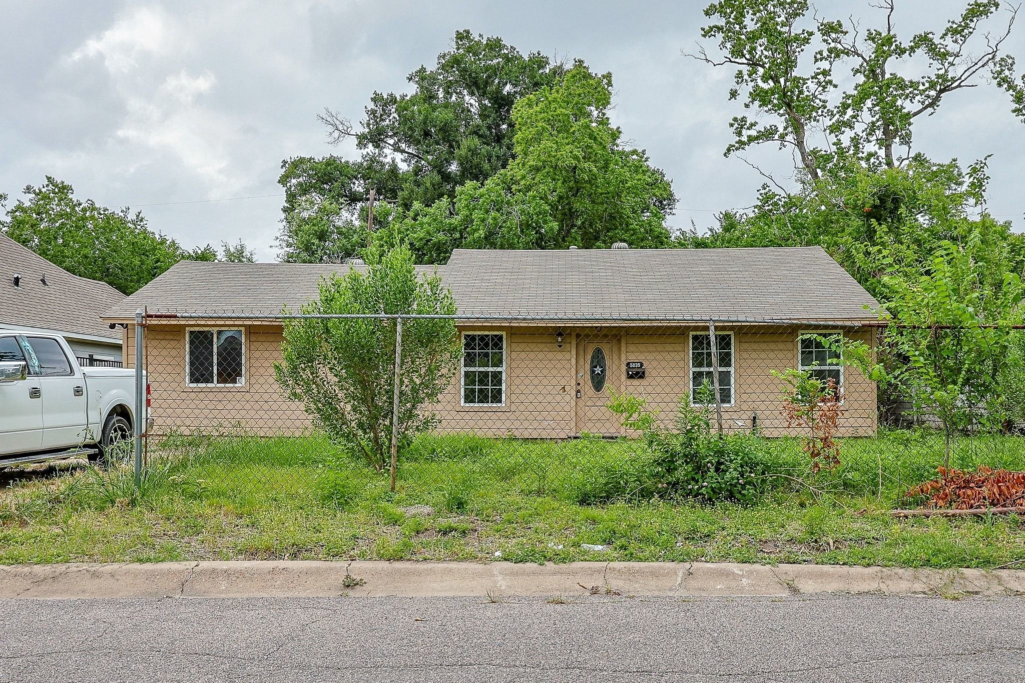 Listing photo 1