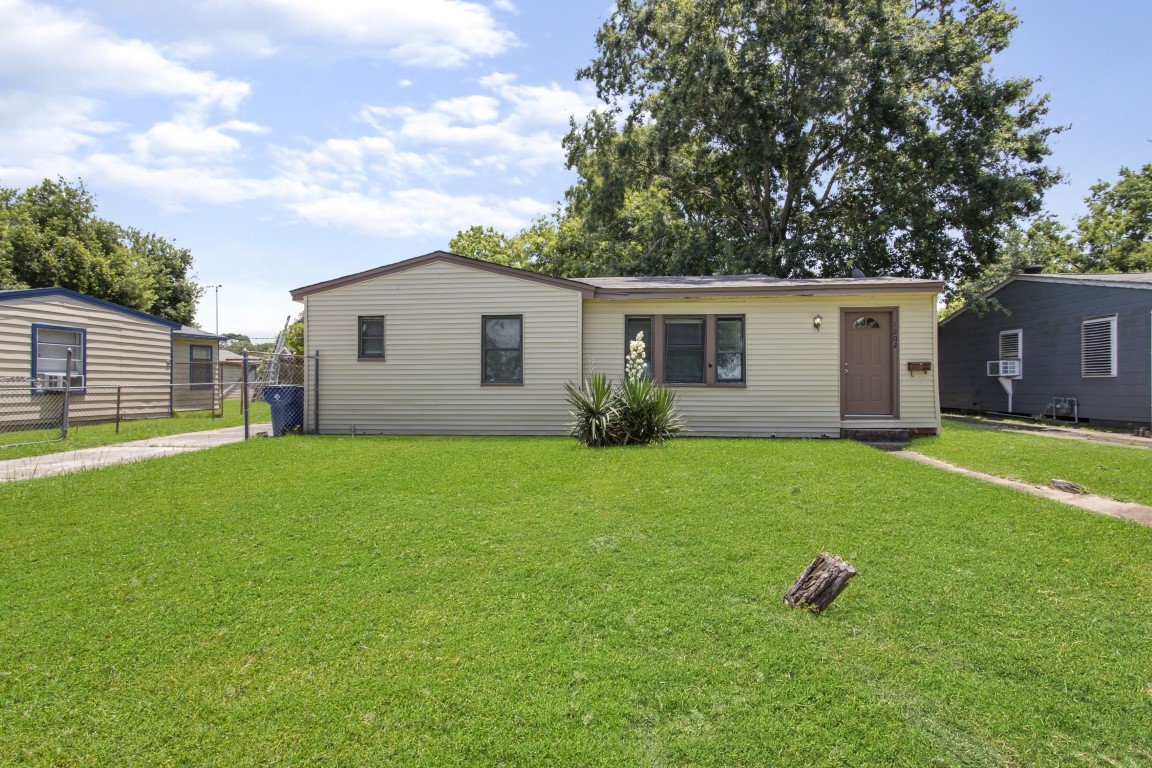 Listing photo 1