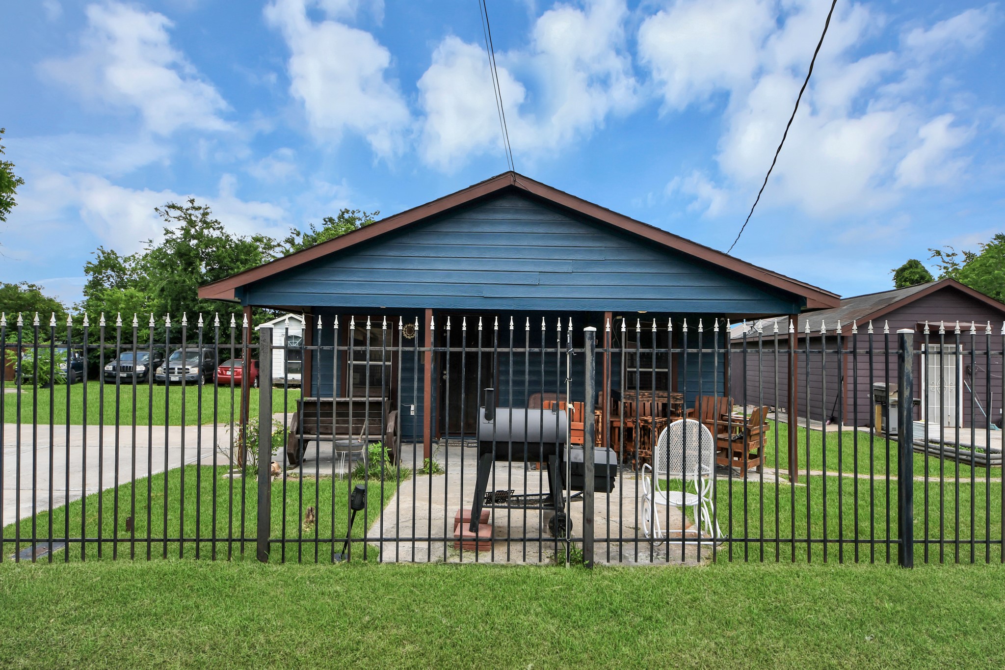 Listing photo 1