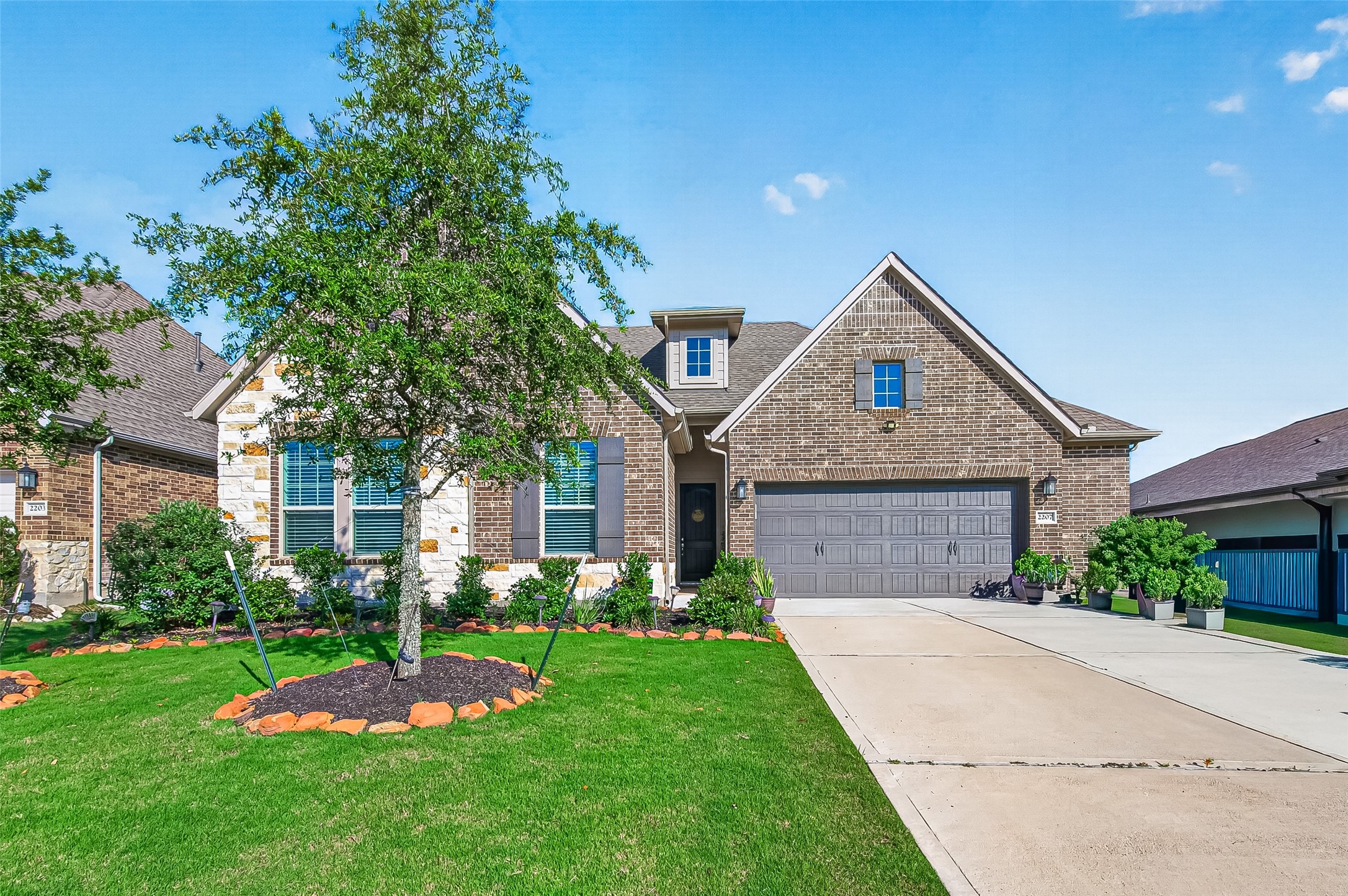 Listing photo 2