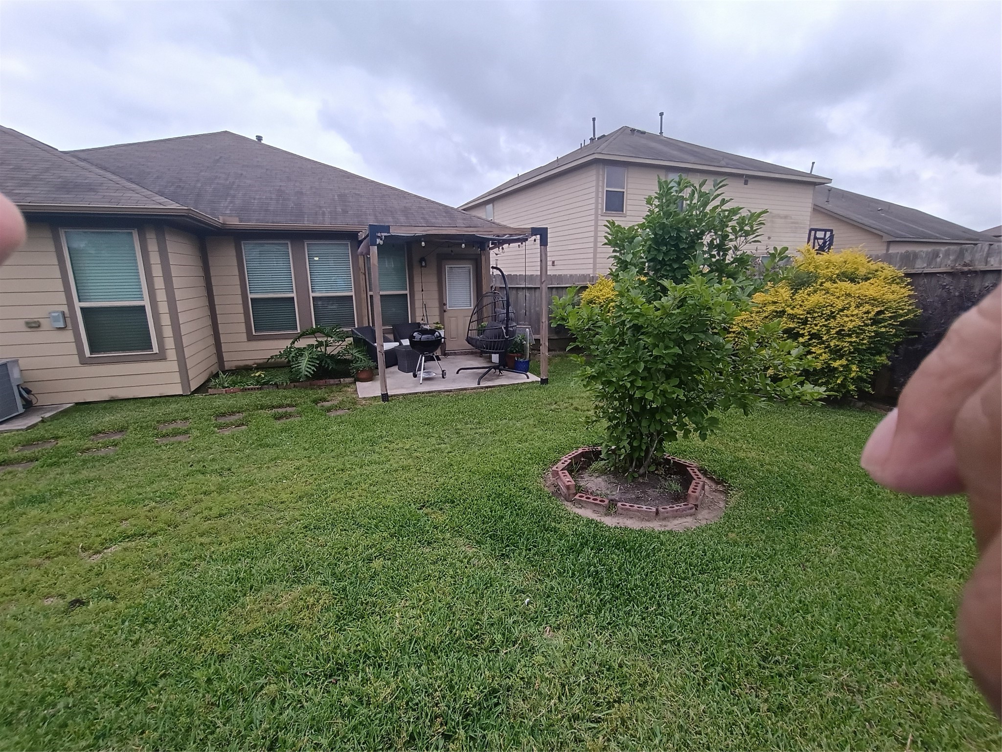 Listing photo 2