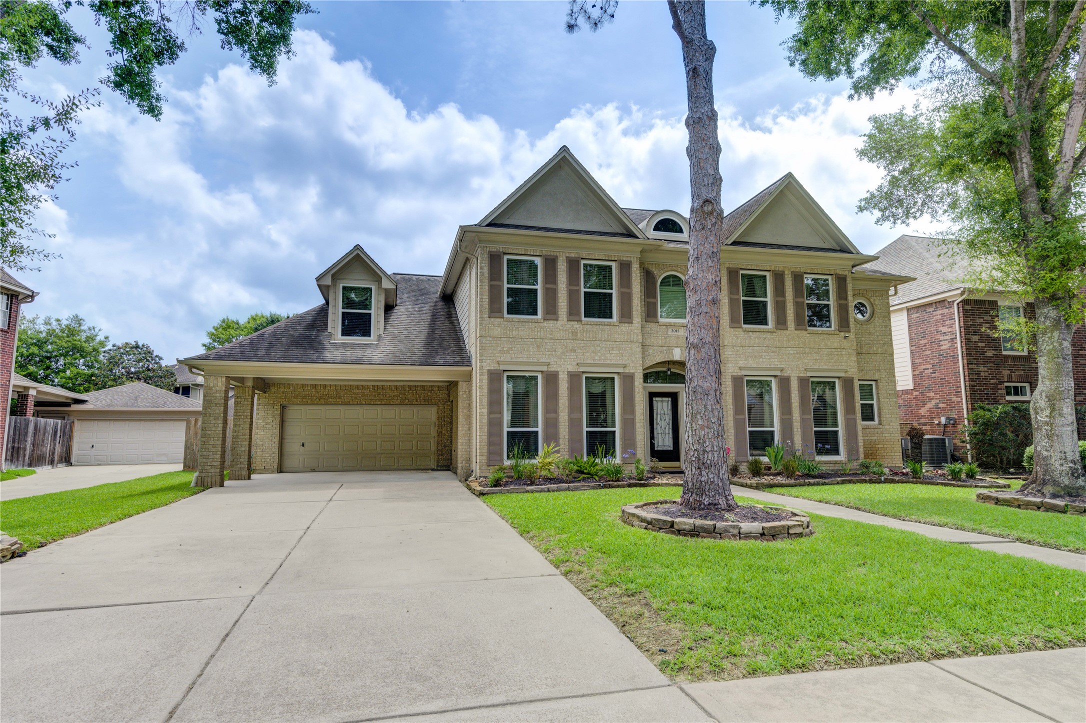 Listing photo 1
