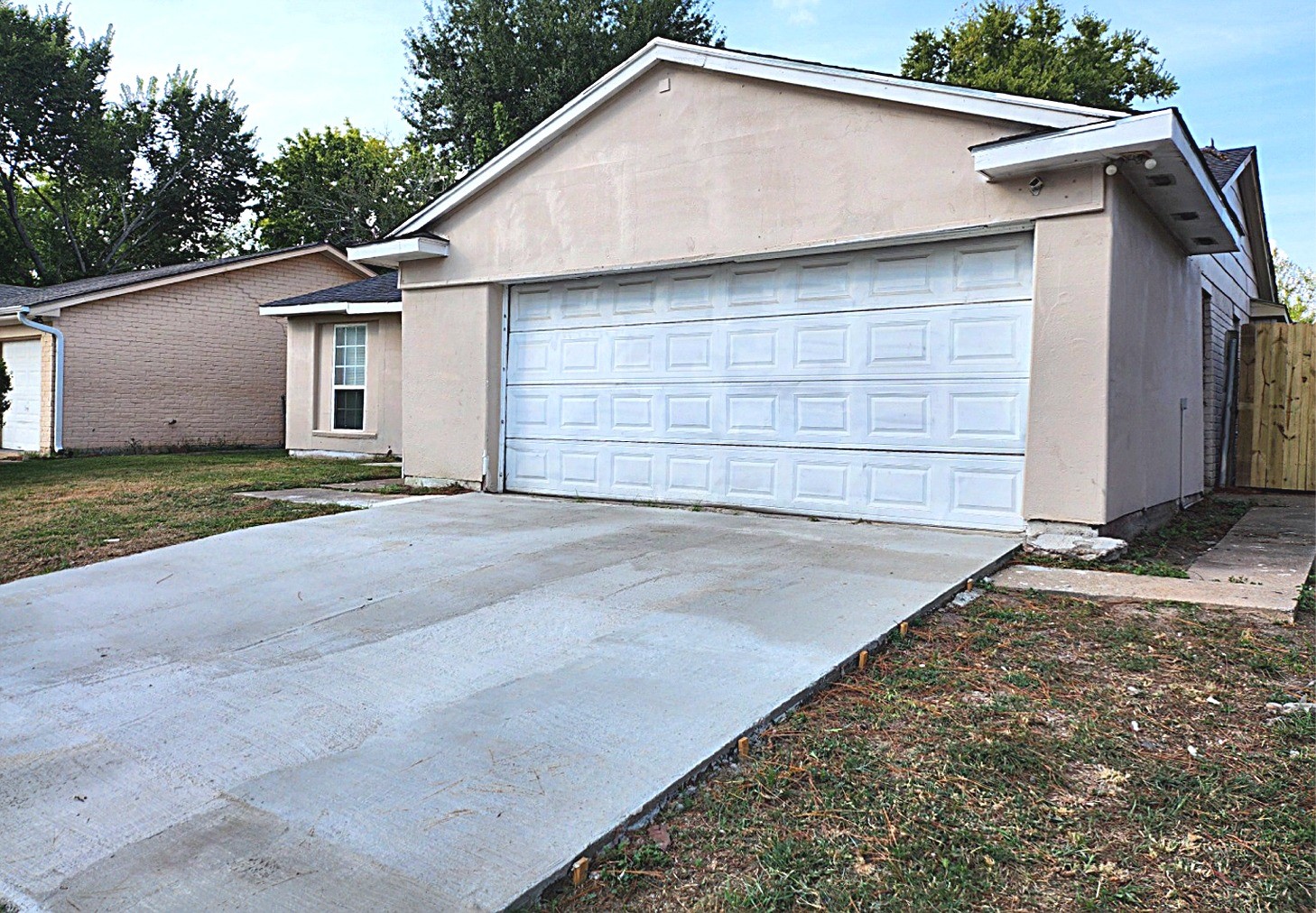 Listing photo 2