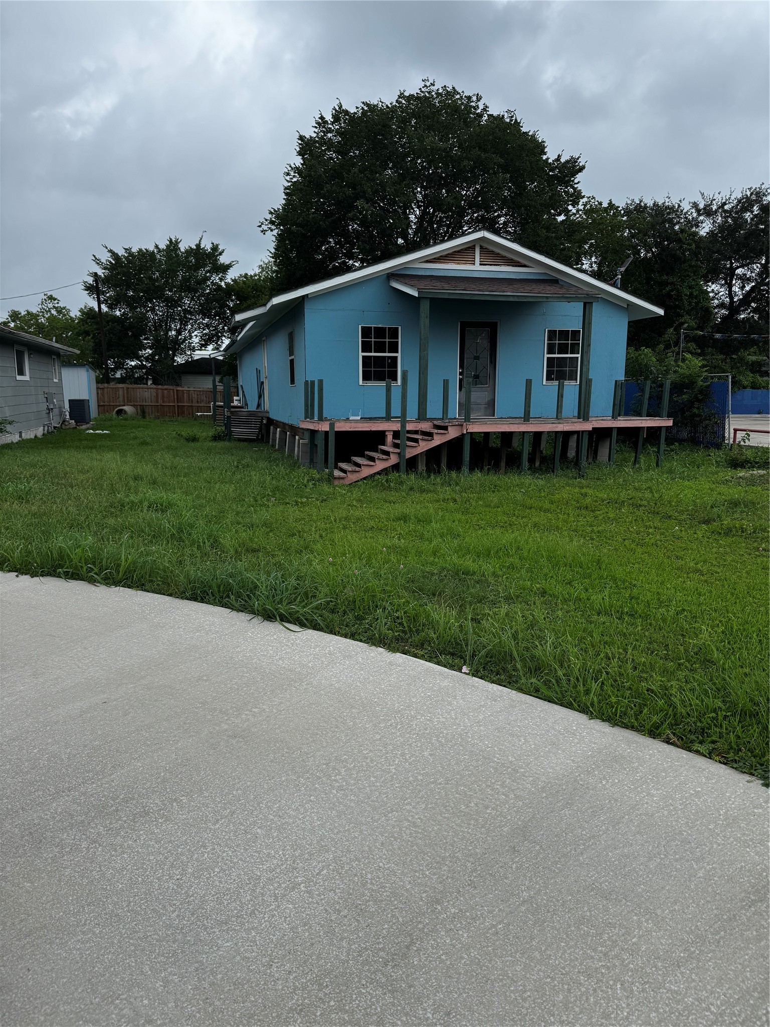 Listing photo 2