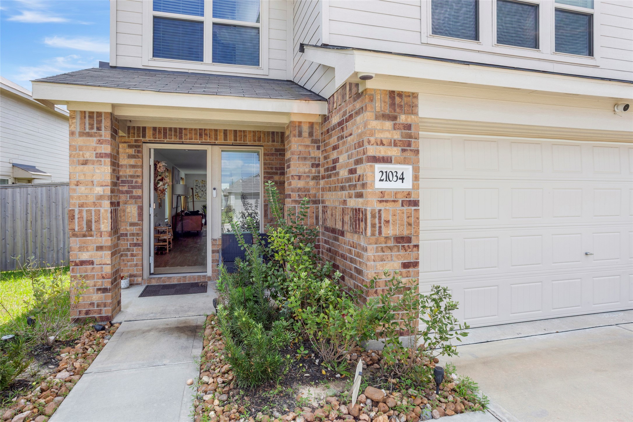 Listing photo 2