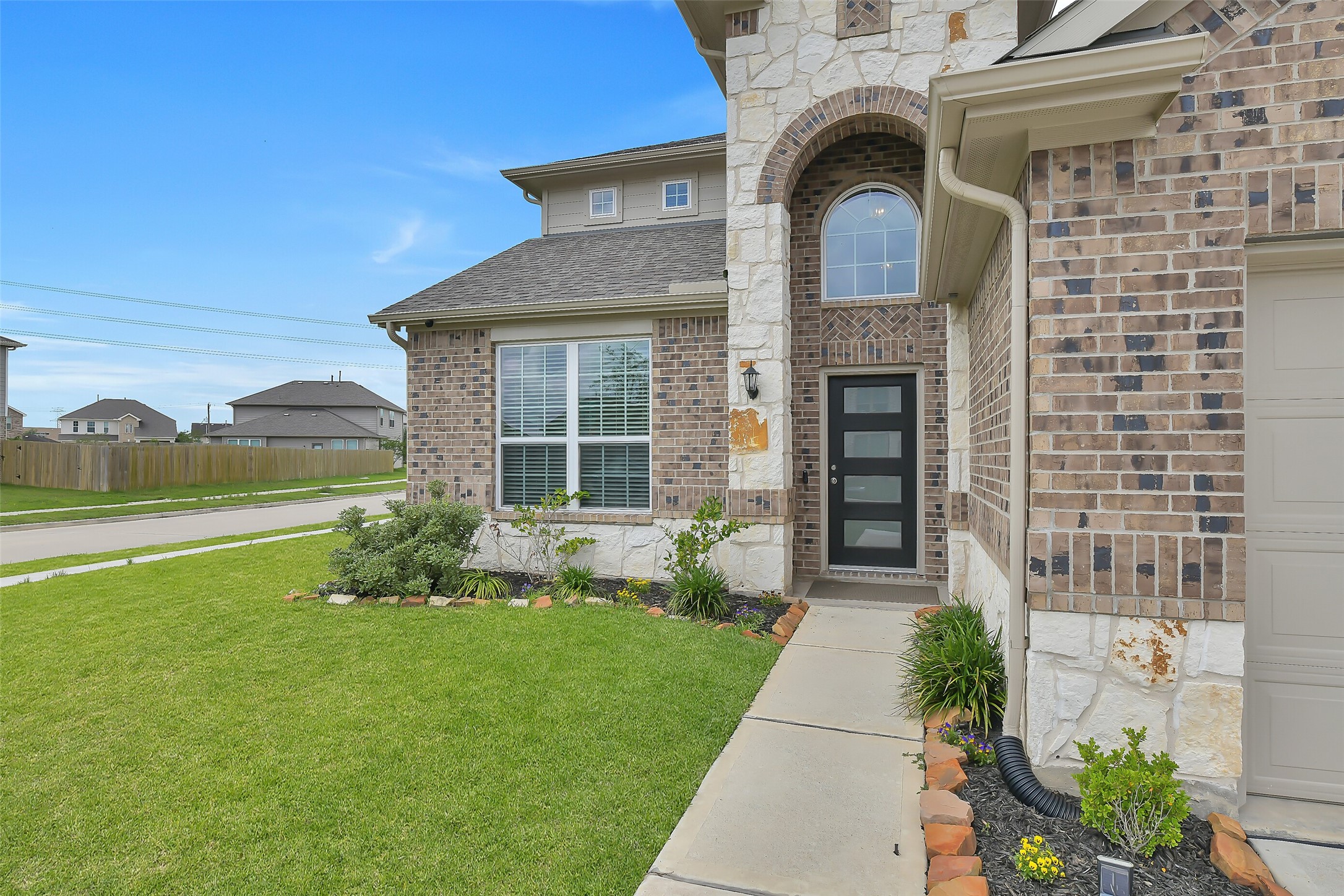 Listing photo 3