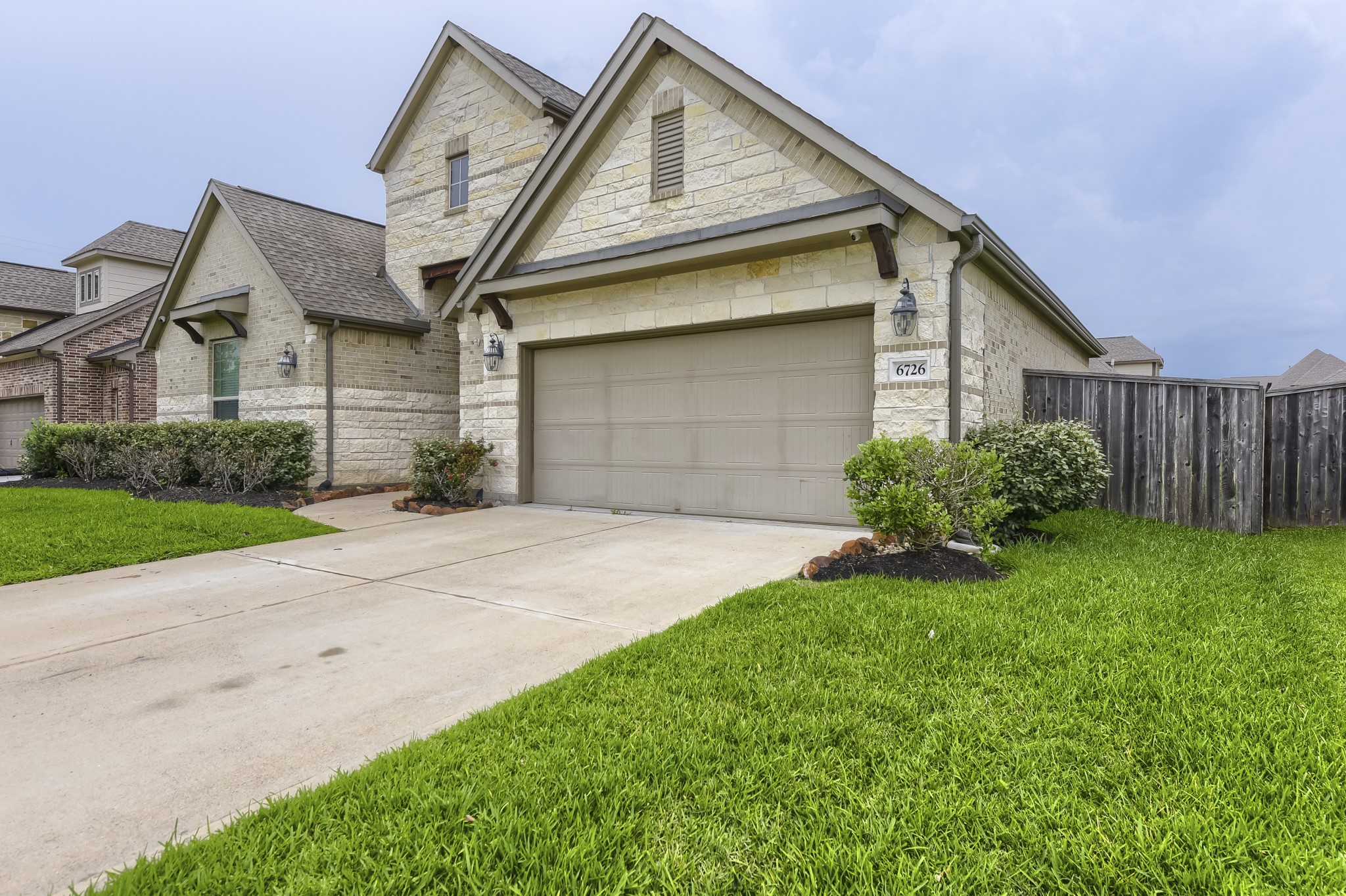 Listing photo 1