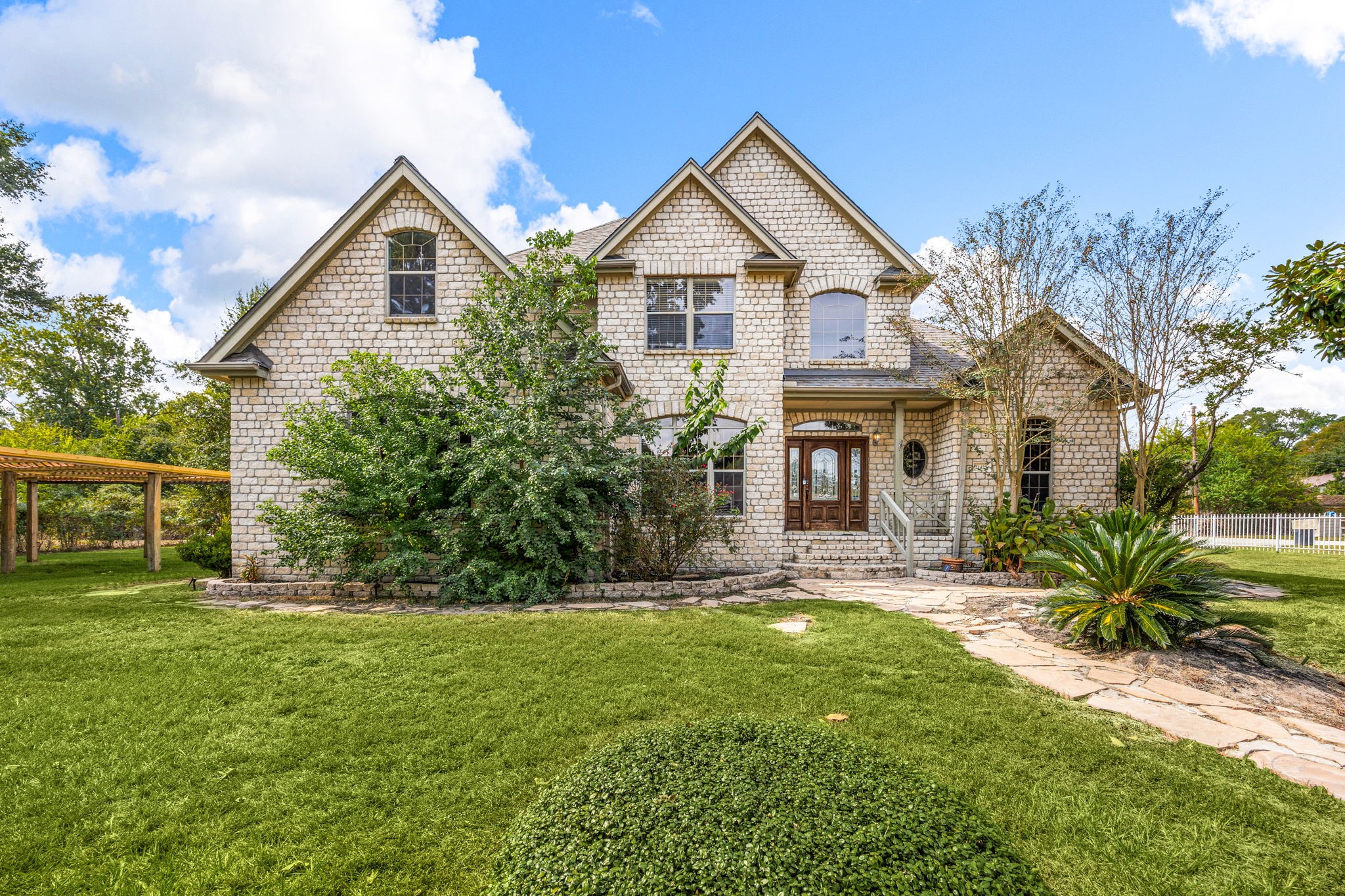 Listing photo 1