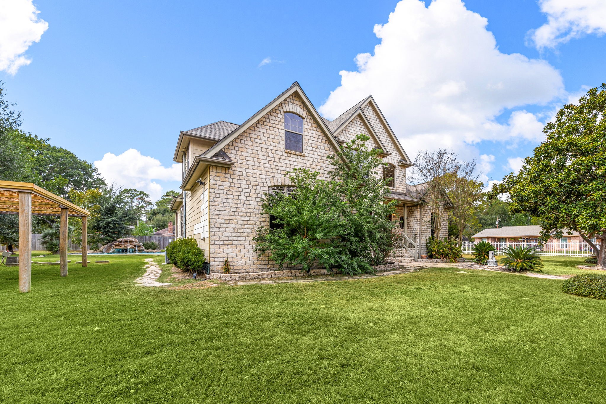 Listing photo 1