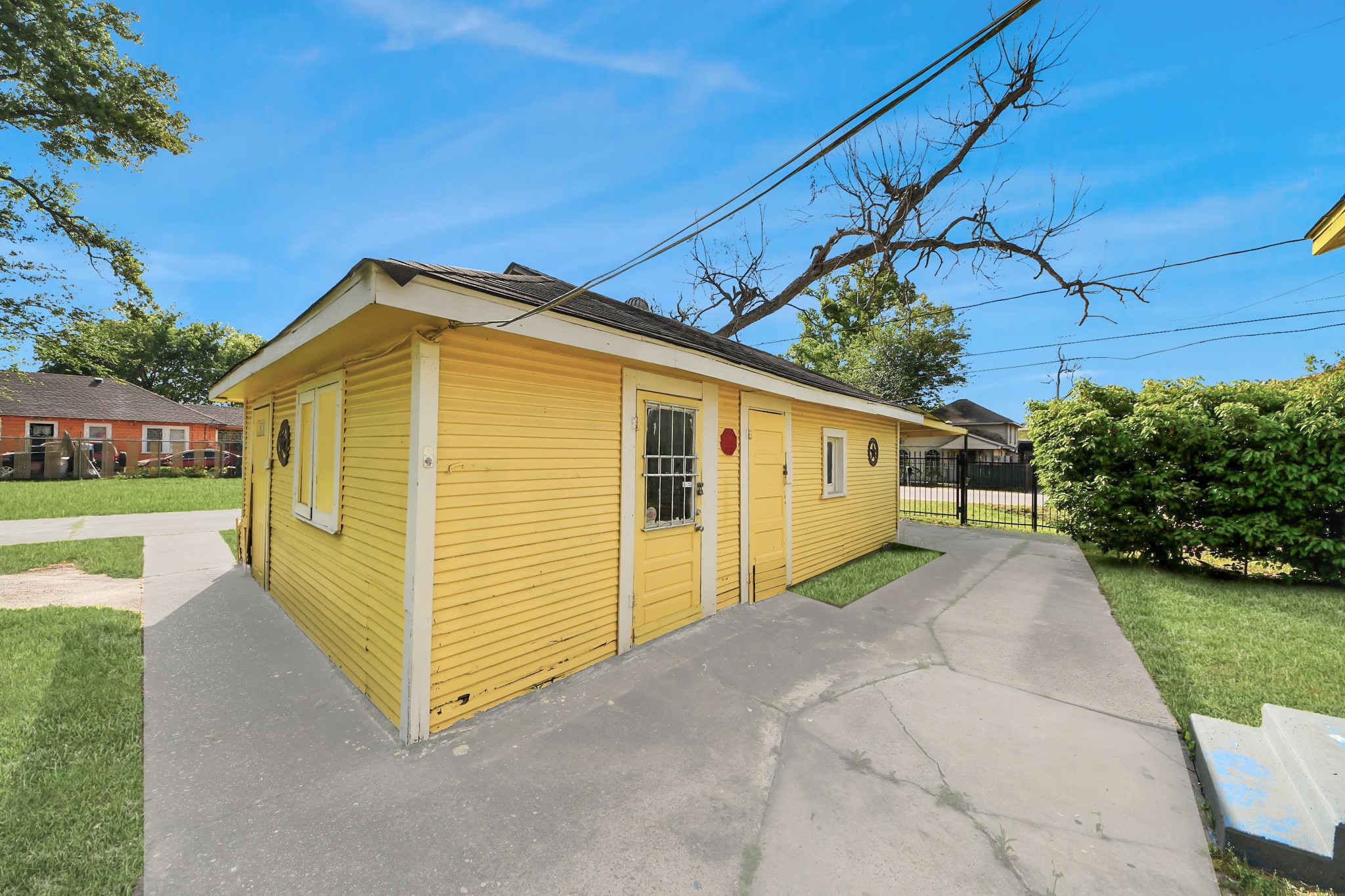 Listing photo 1