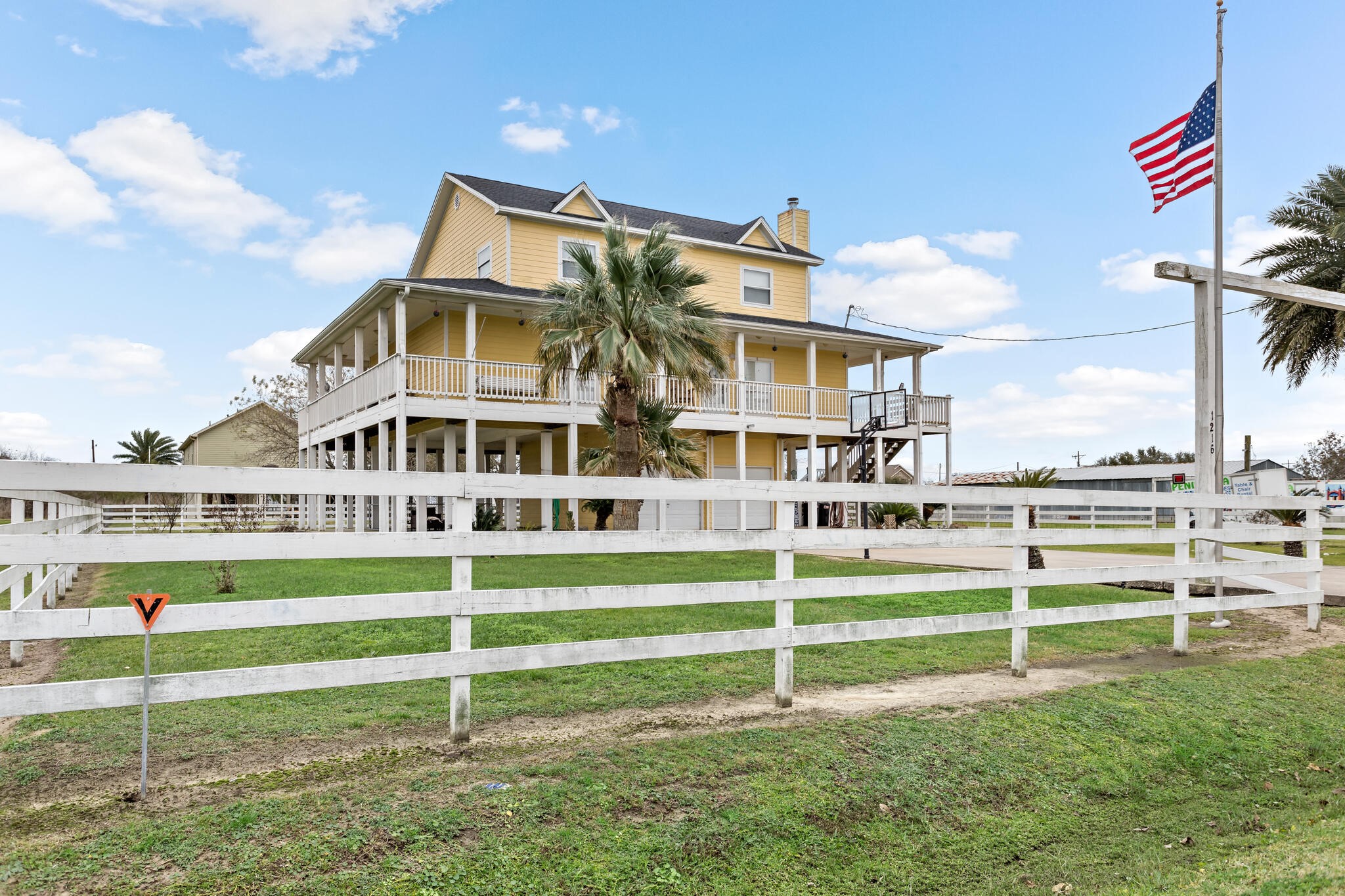 Listing photo 1