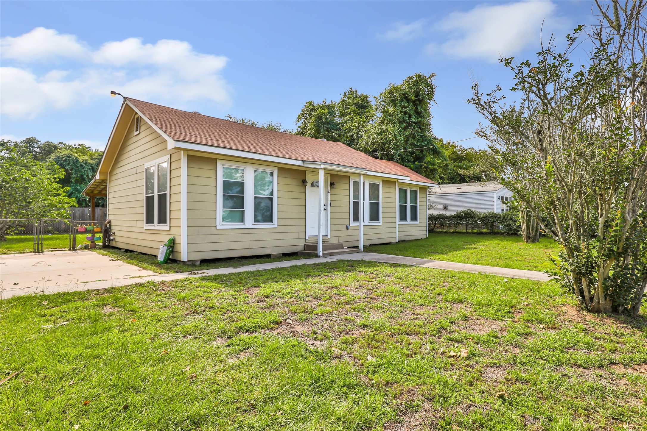 Listing photo 1