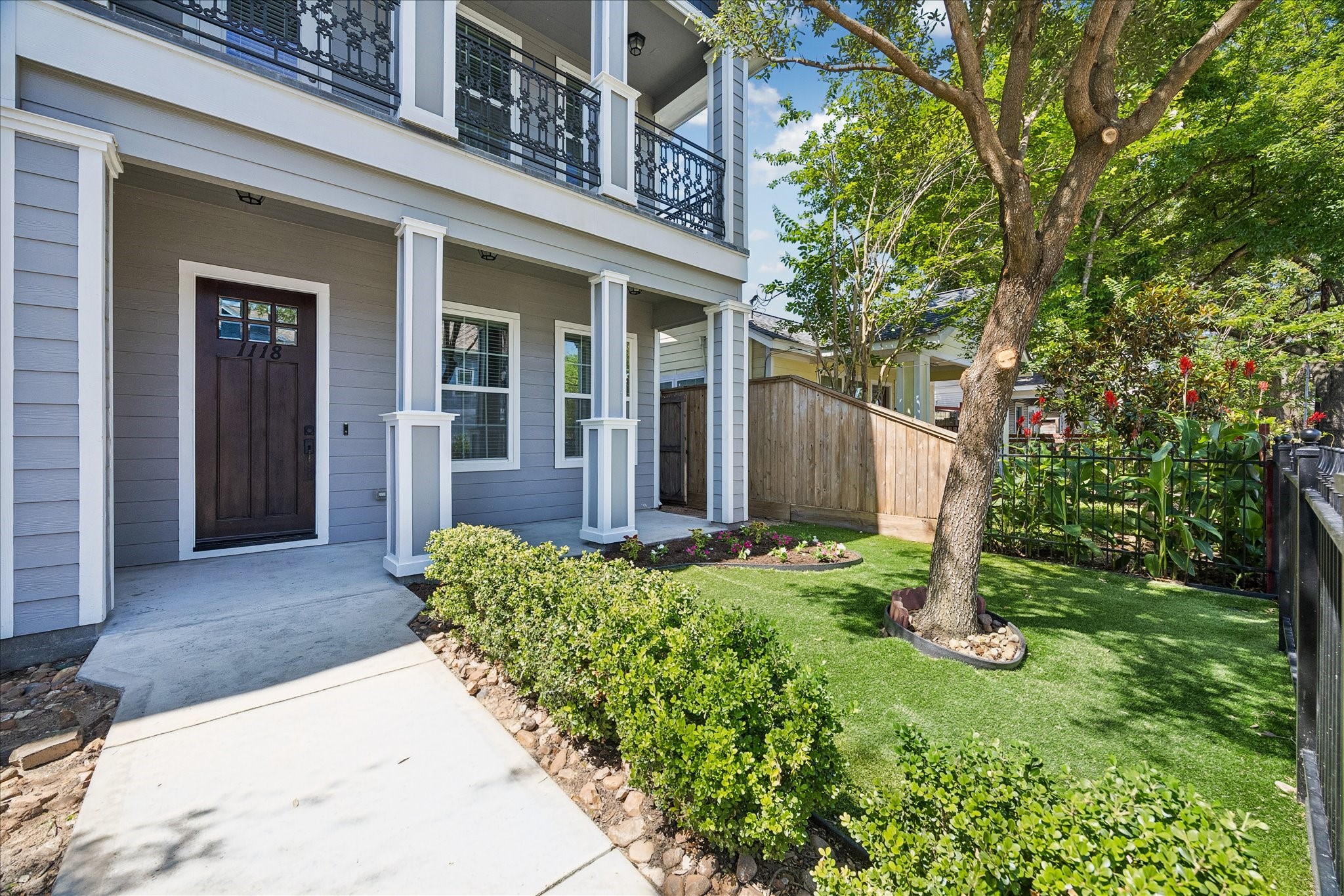 Listing photo 2