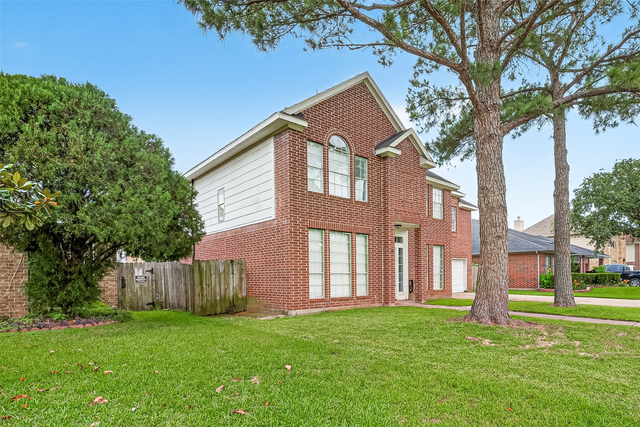 Listing photo 2