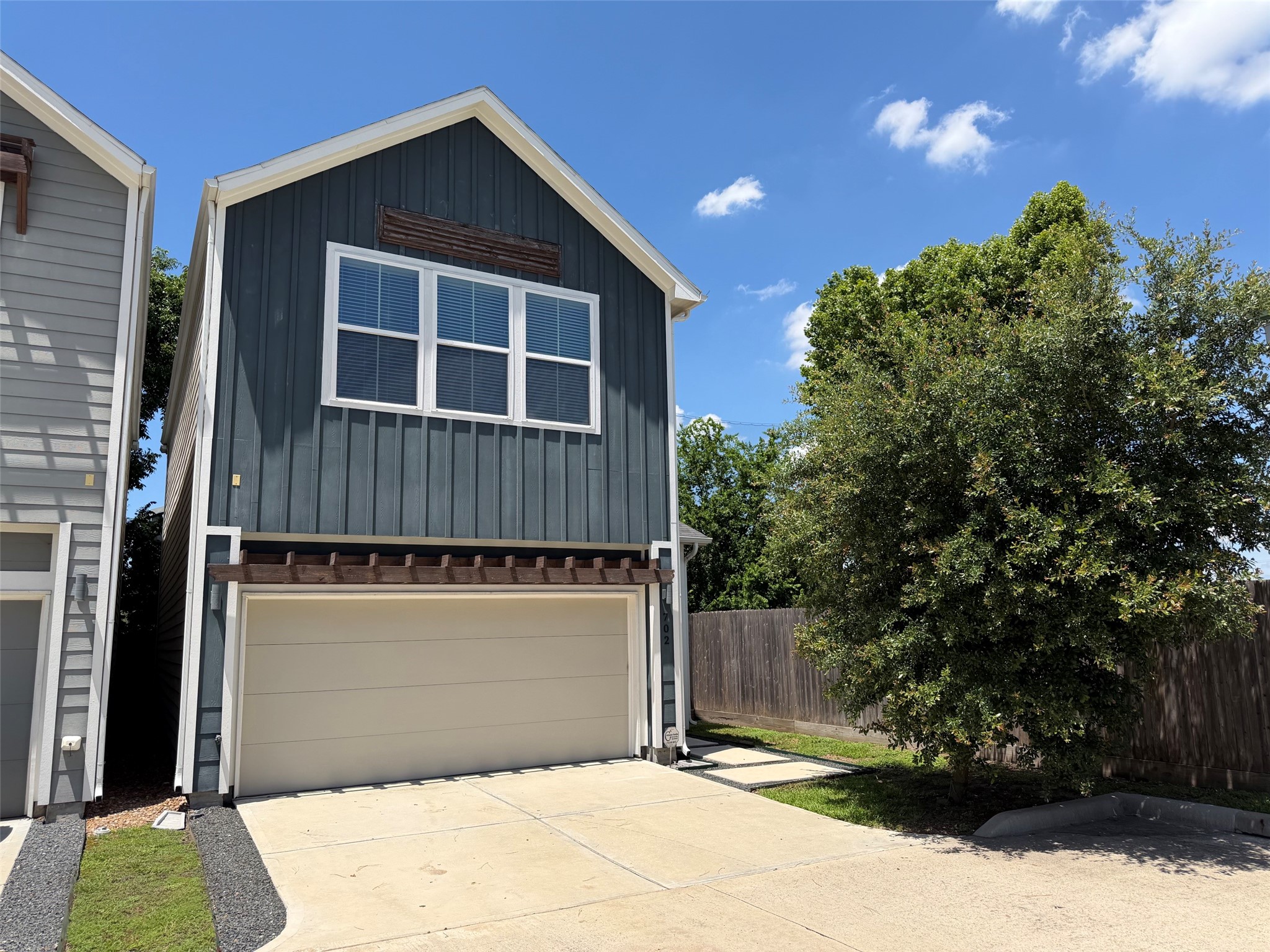 Listing photo 1