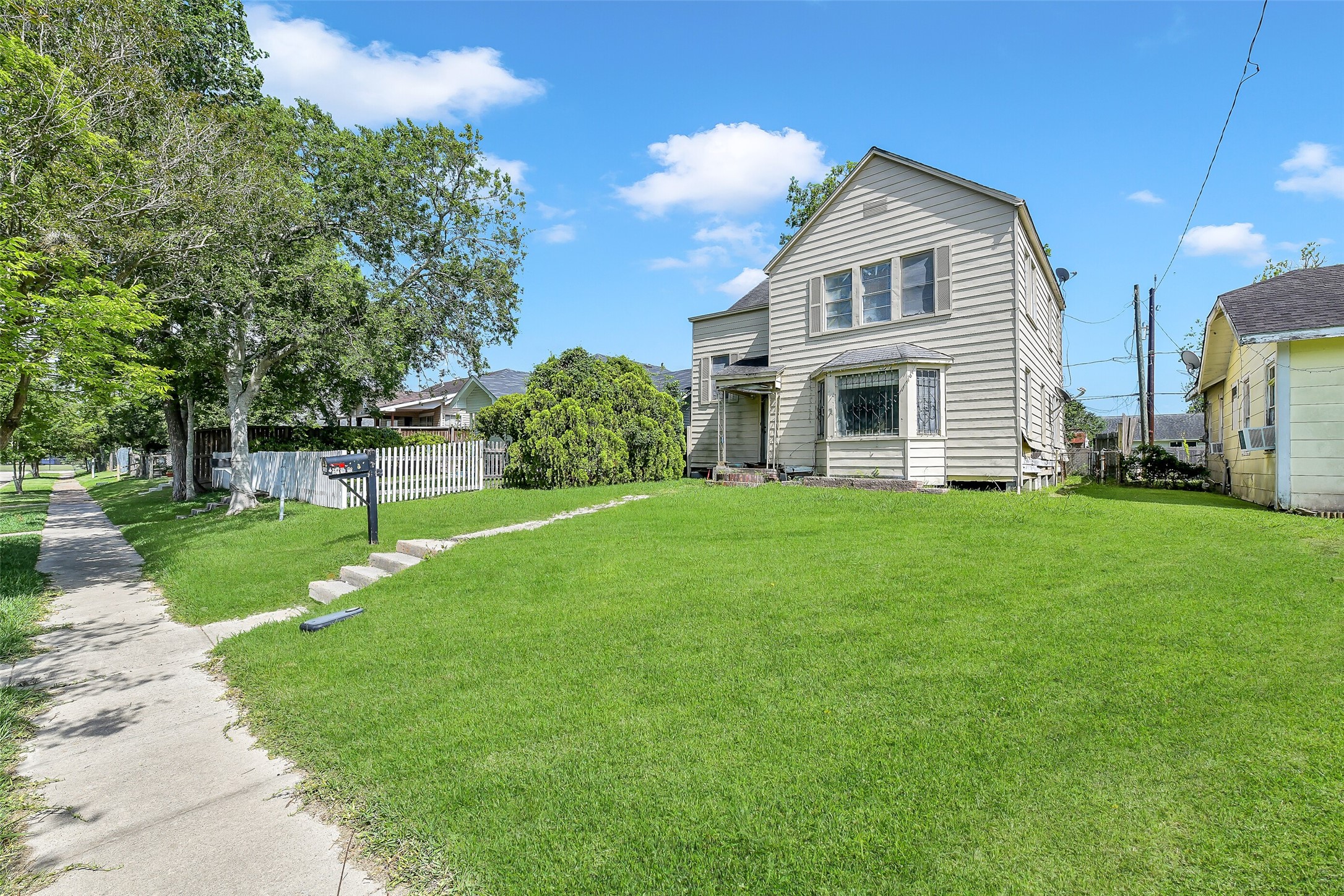 Listing photo 2