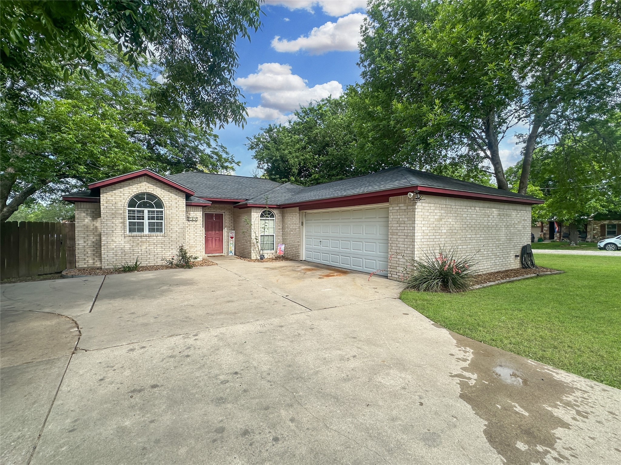 Listing photo 1