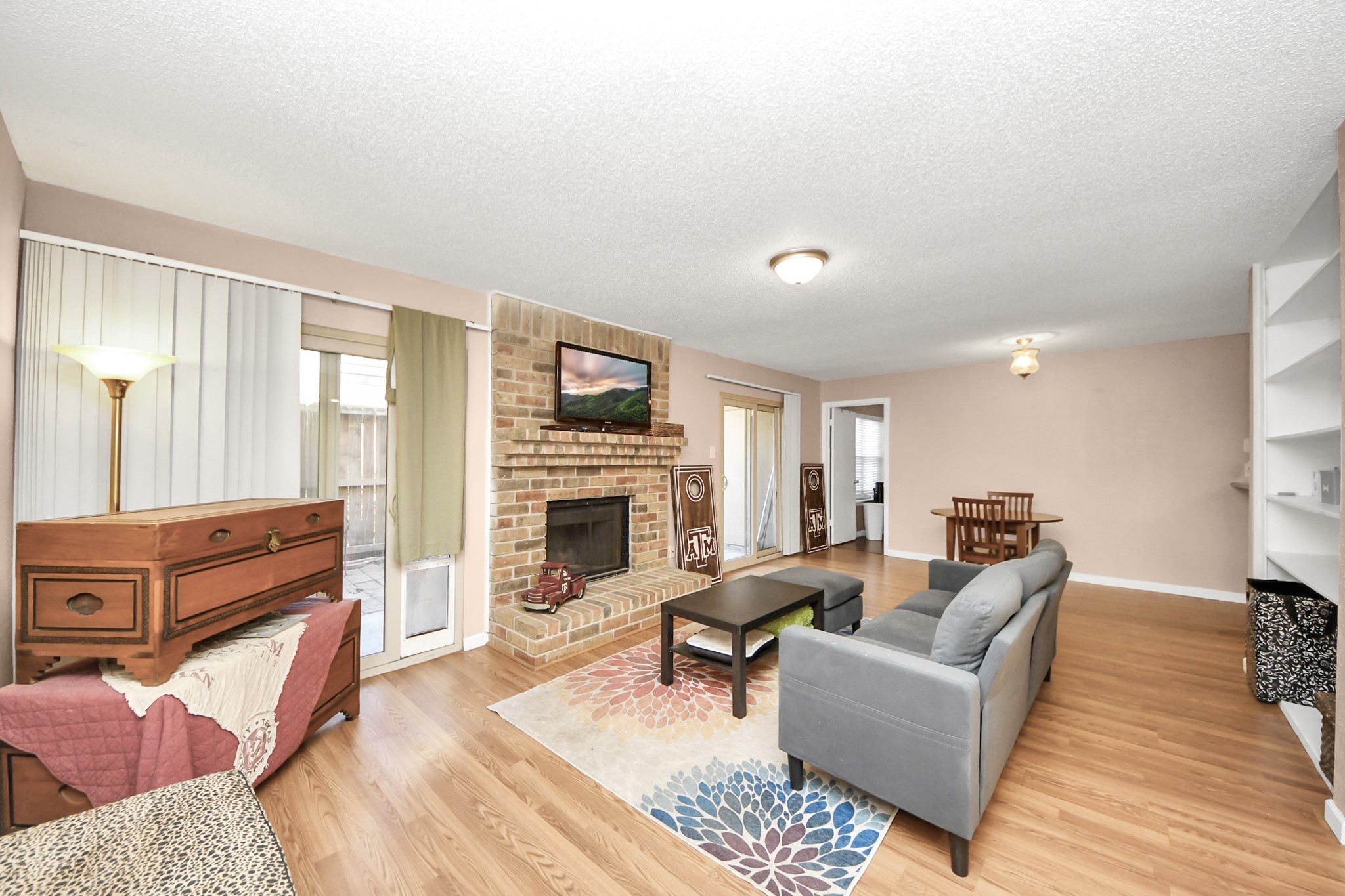 Listing photo 2