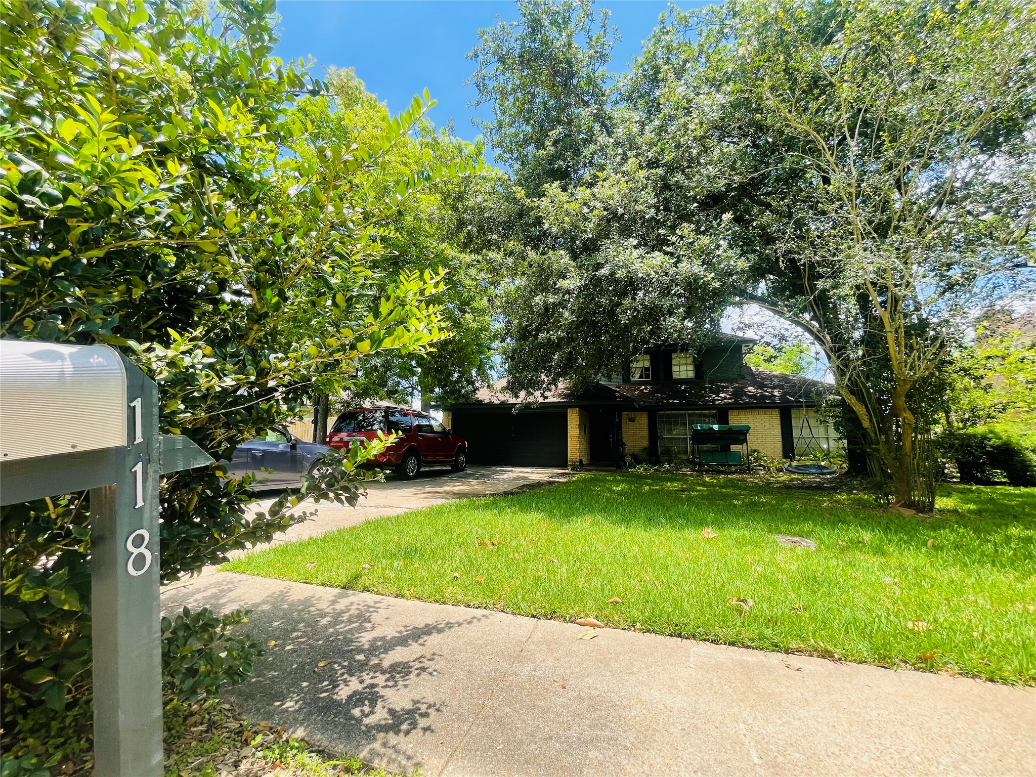 Listing photo 2