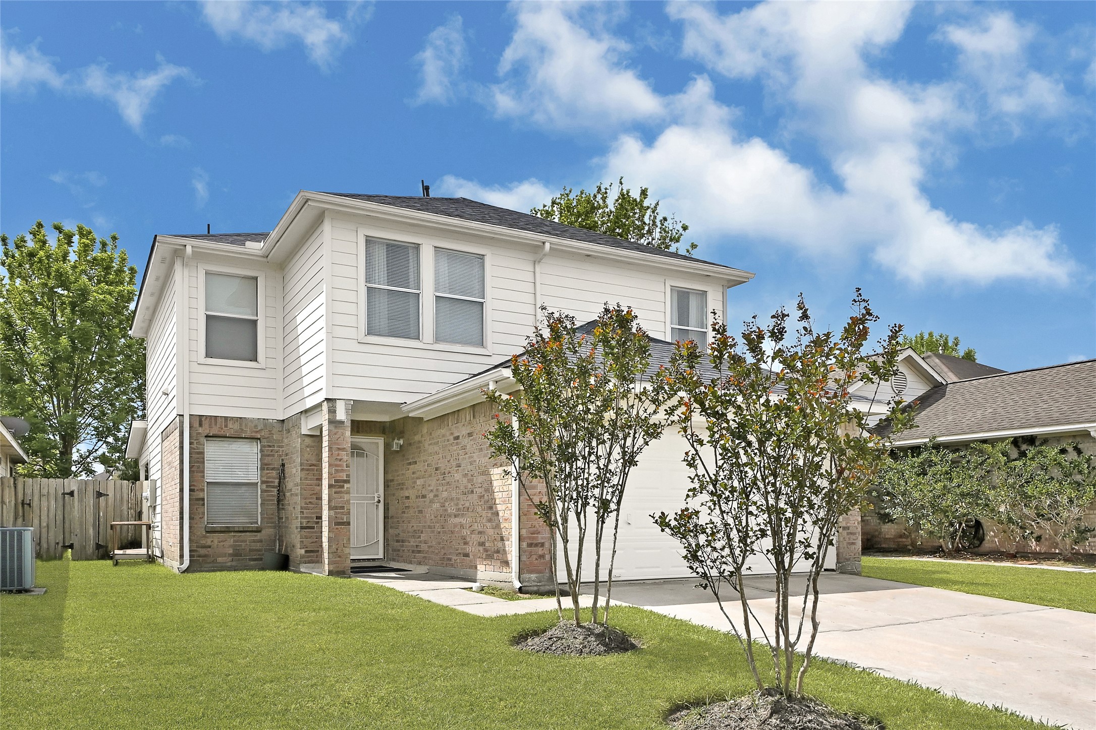 Listing photo 2