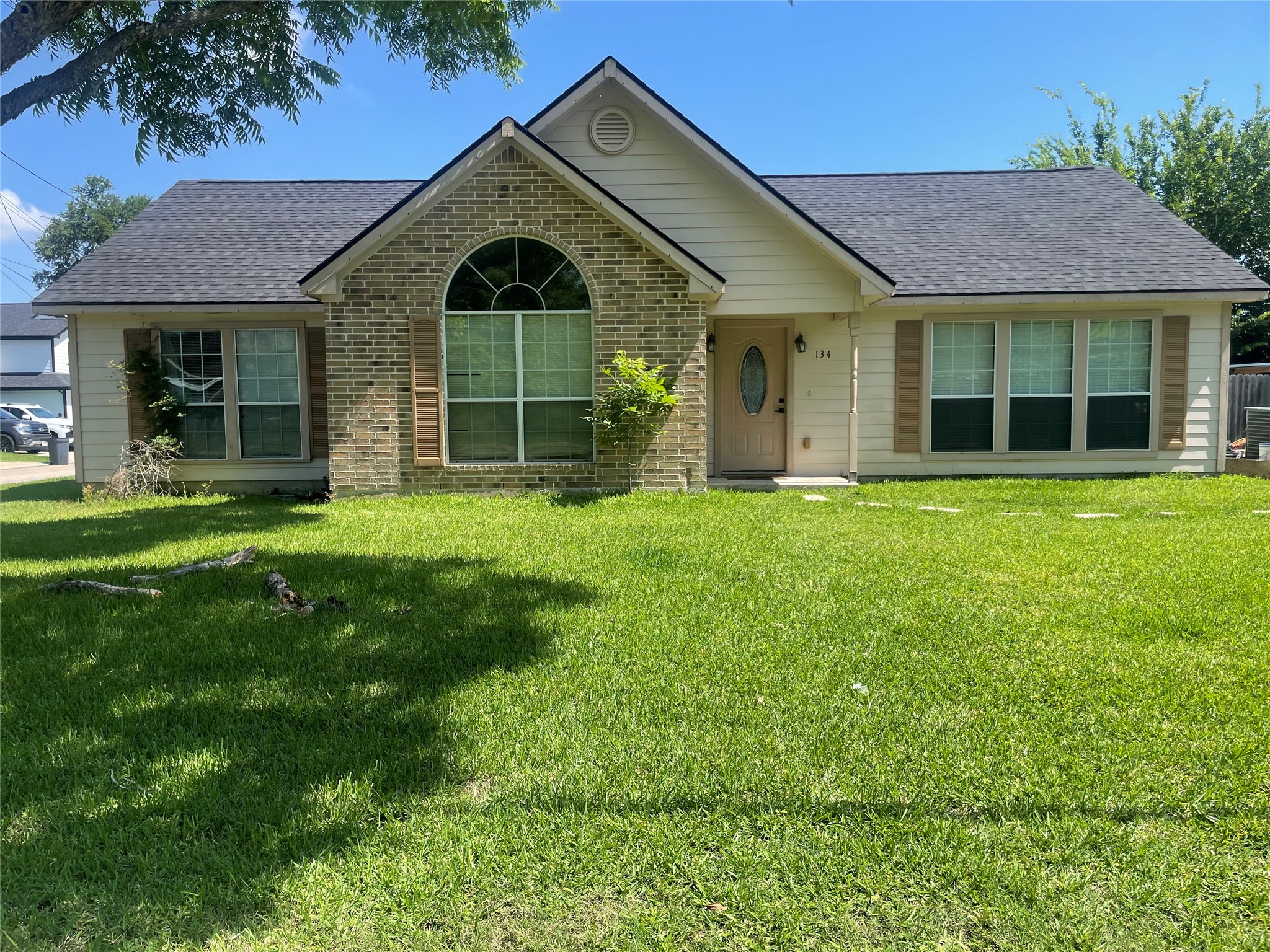 Listing photo 1
