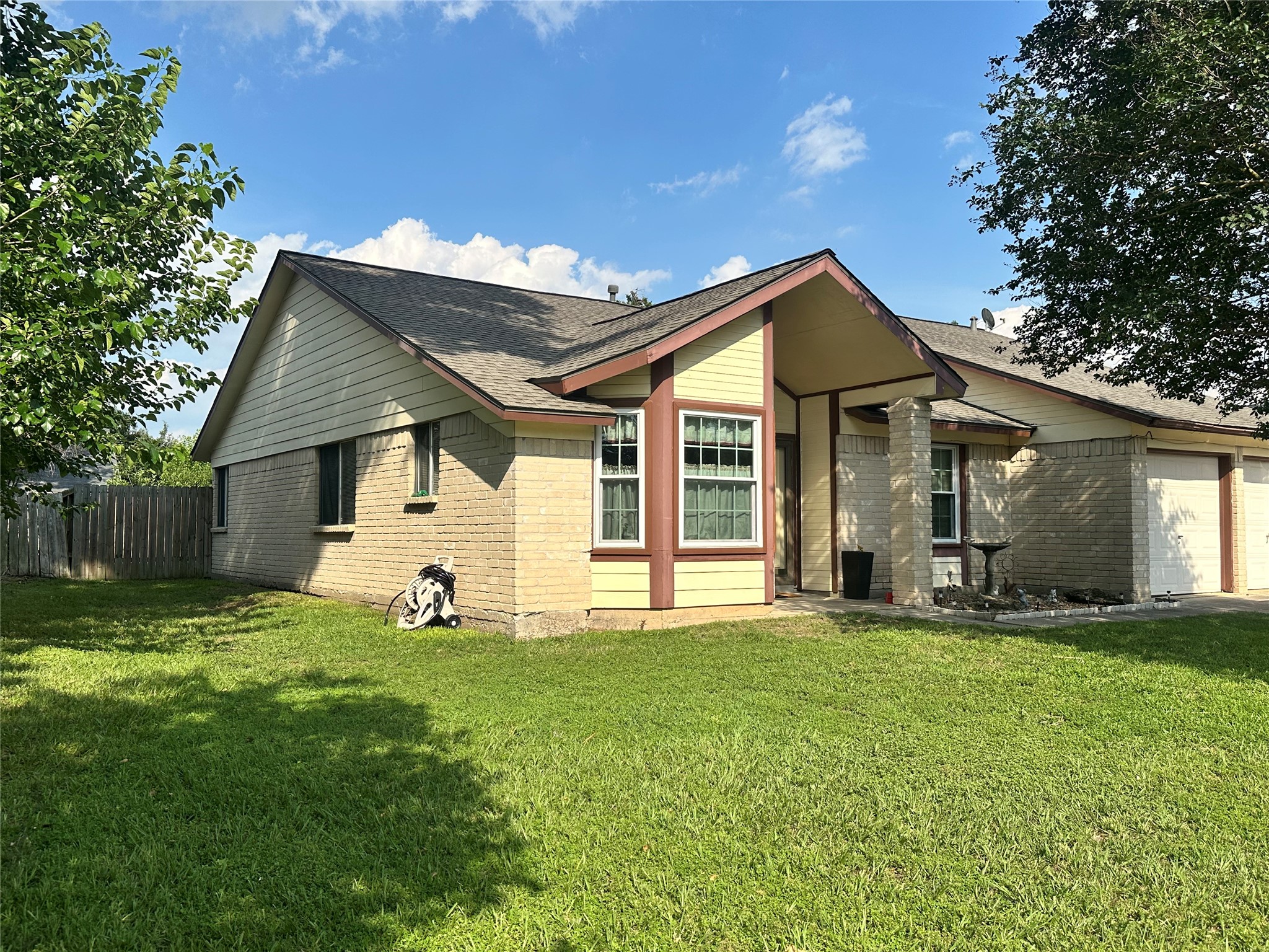 Listing photo 2