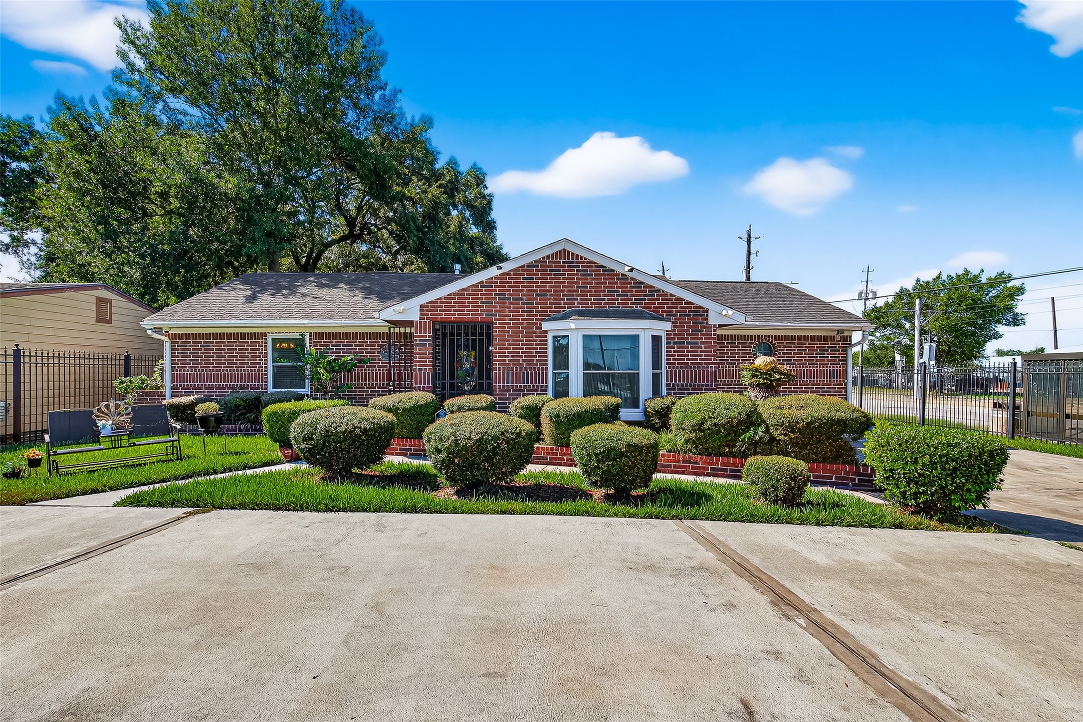 Listing photo 1