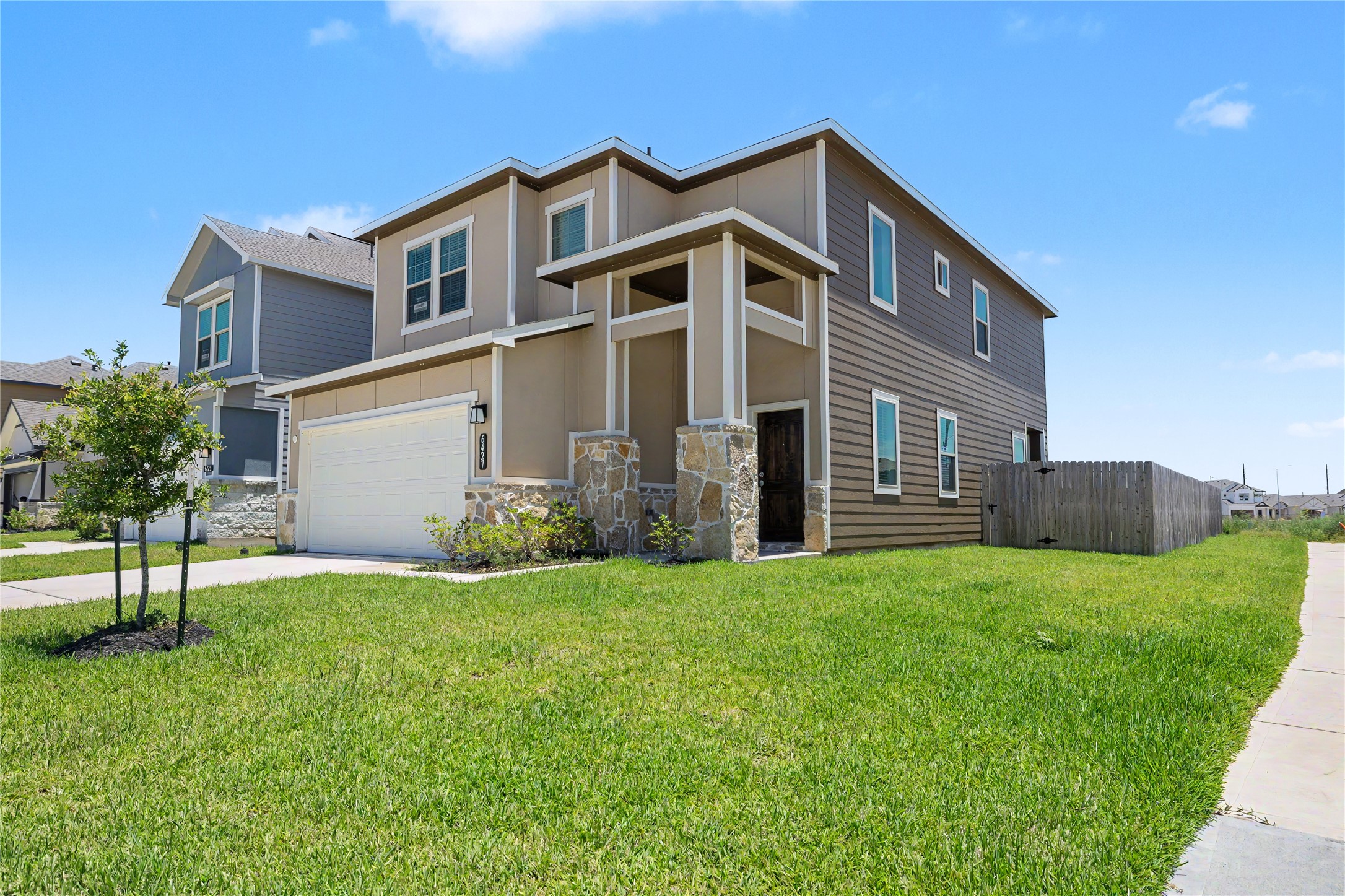 Listing photo 1
