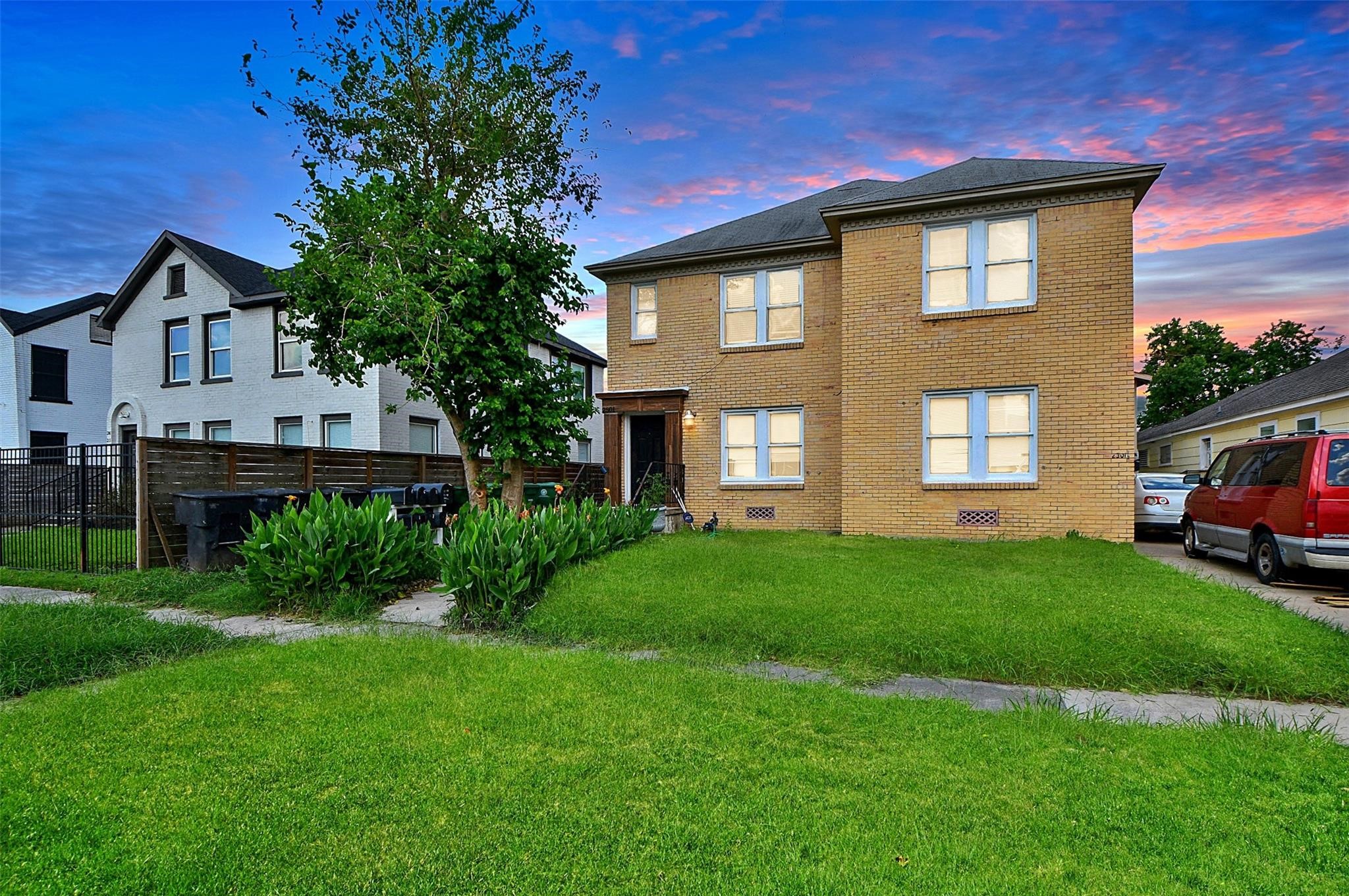 Listing photo 2