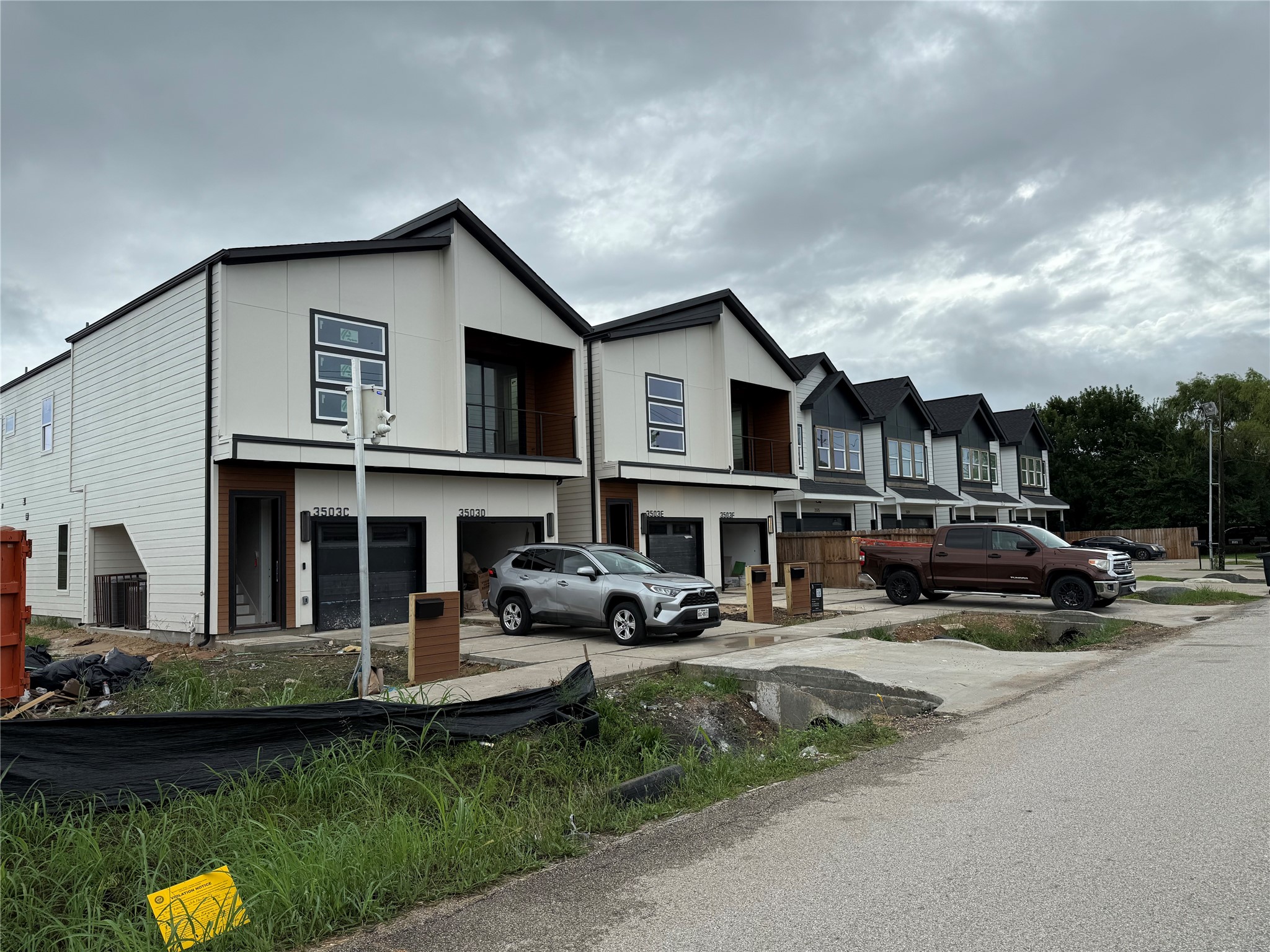 Listing photo 3