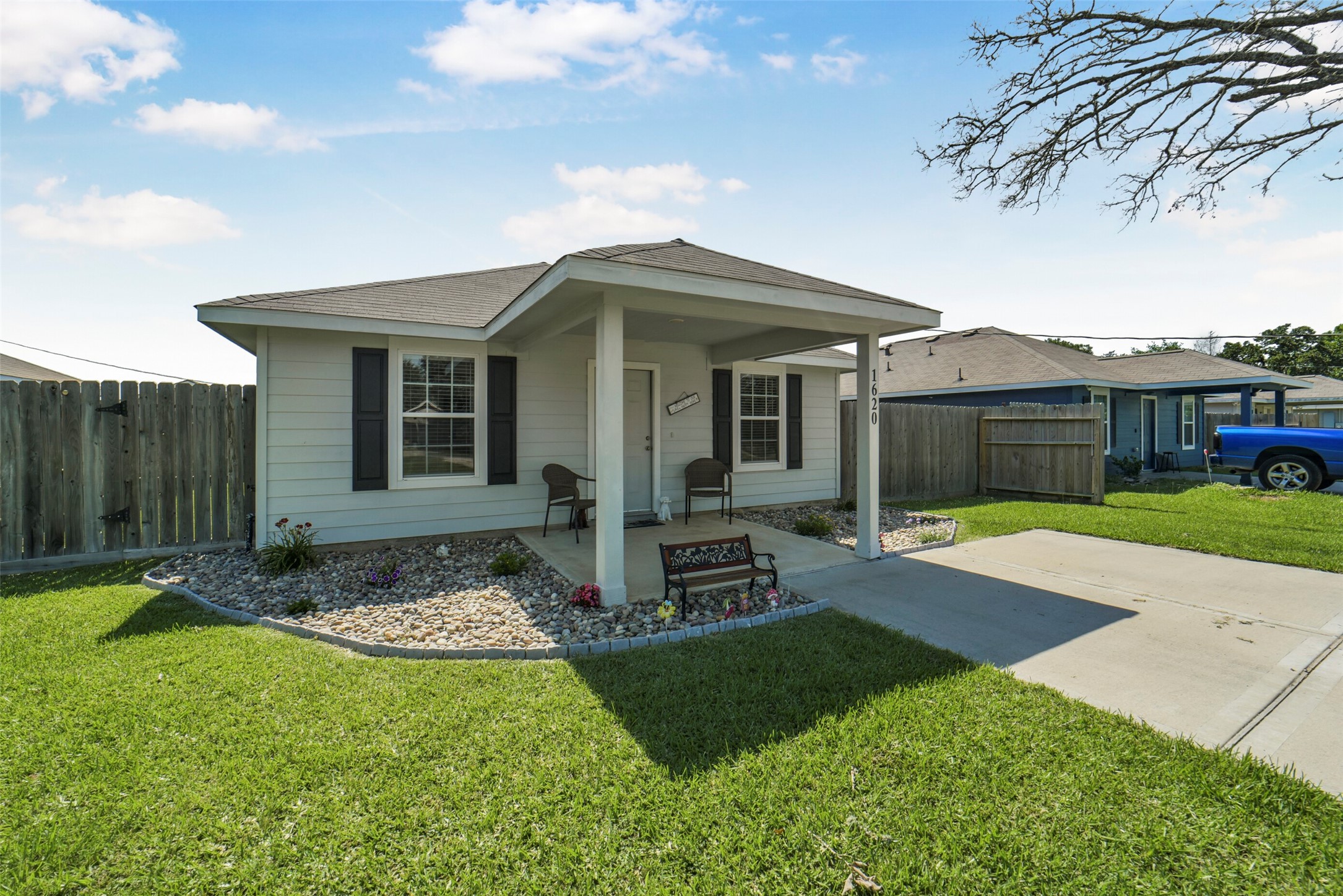 Listing photo 1