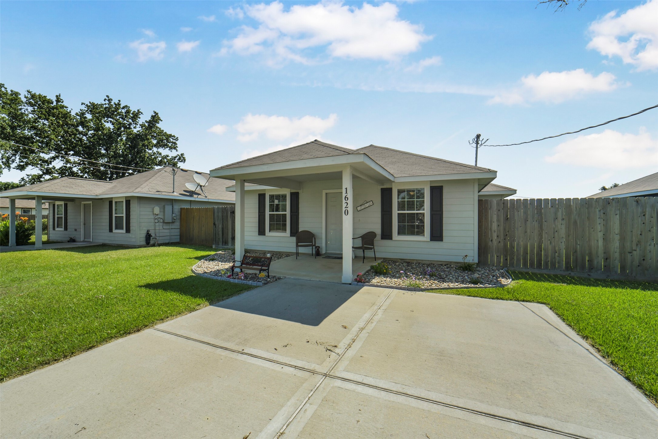 Listing photo 2