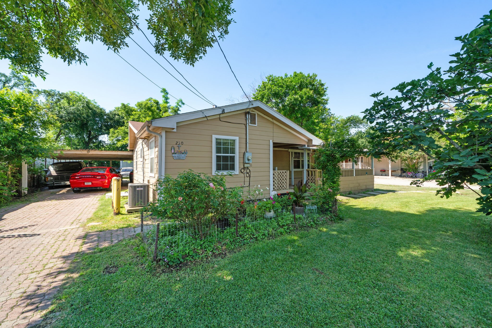 Listing photo 2