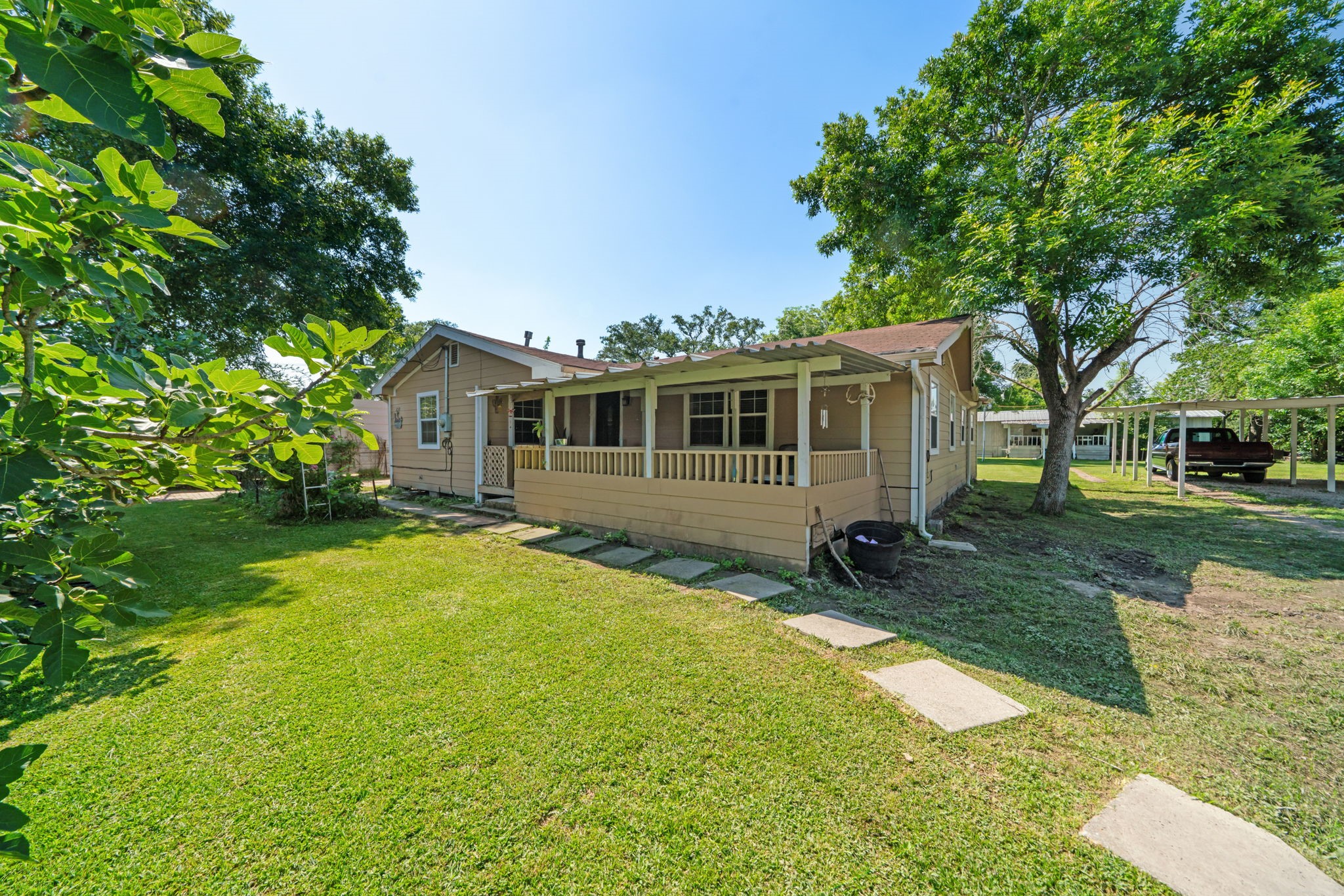 Listing photo 3