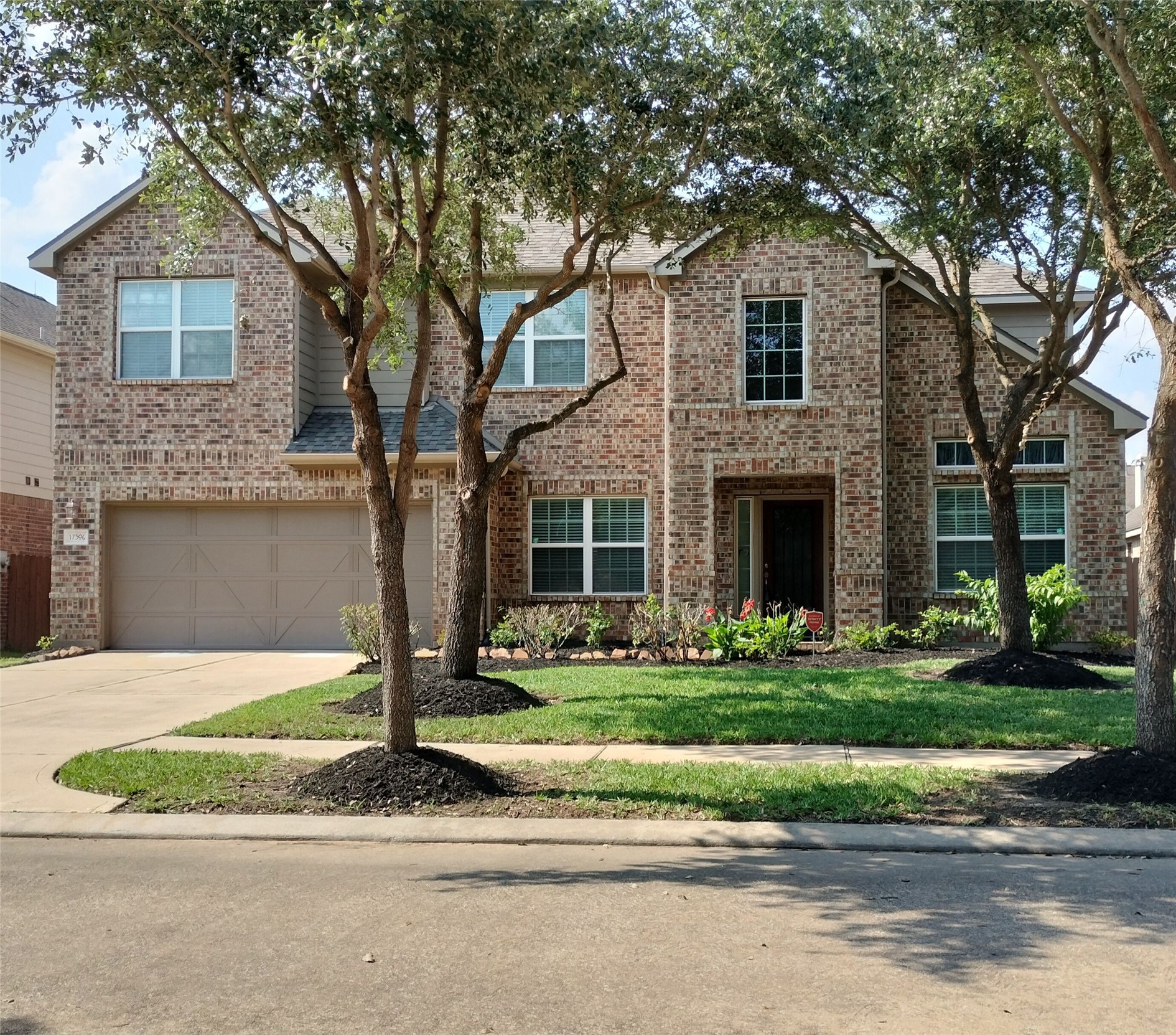 Listing photo 2