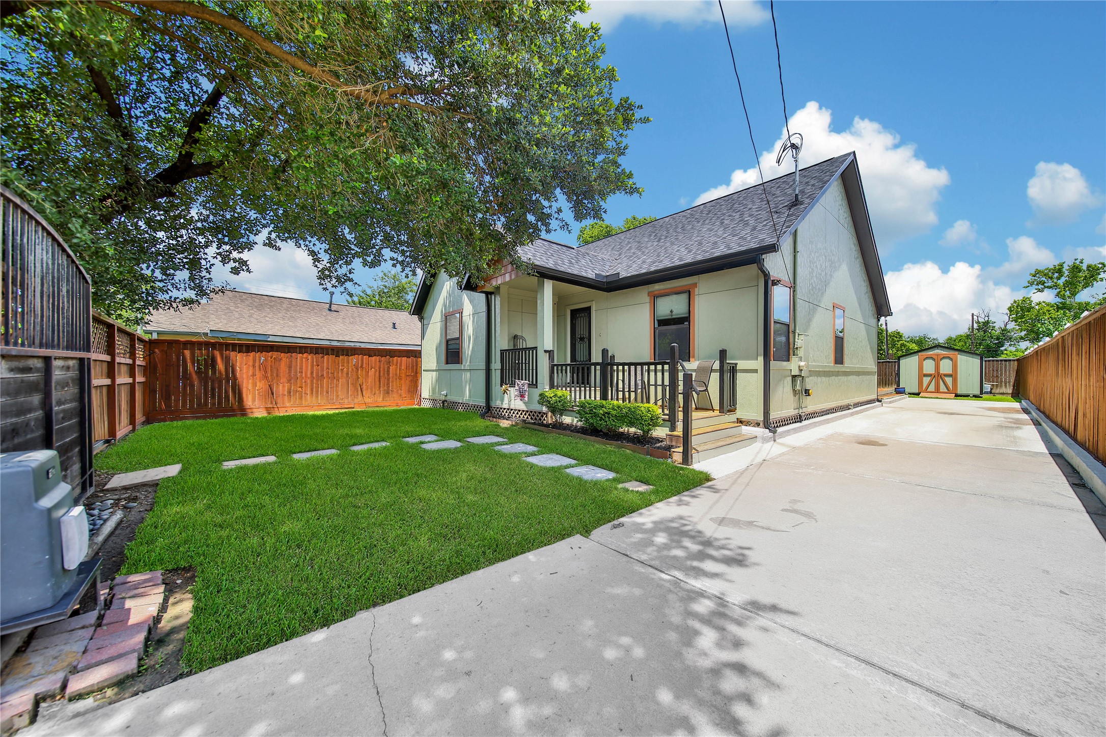 Listing photo 1